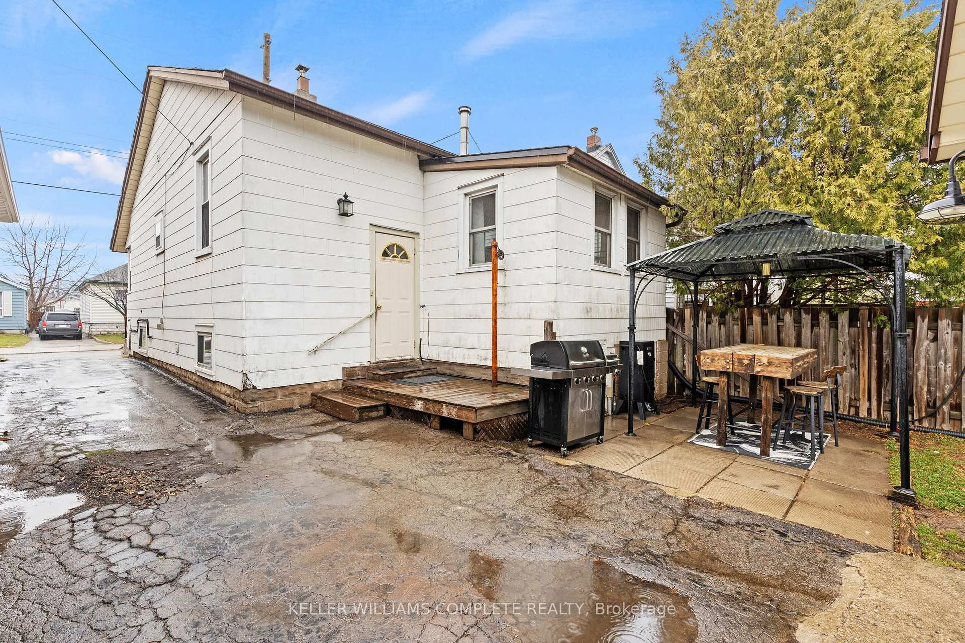 Photo 23 of 26 Garside Avenue N, Hamilton, Homeside — HOMEH