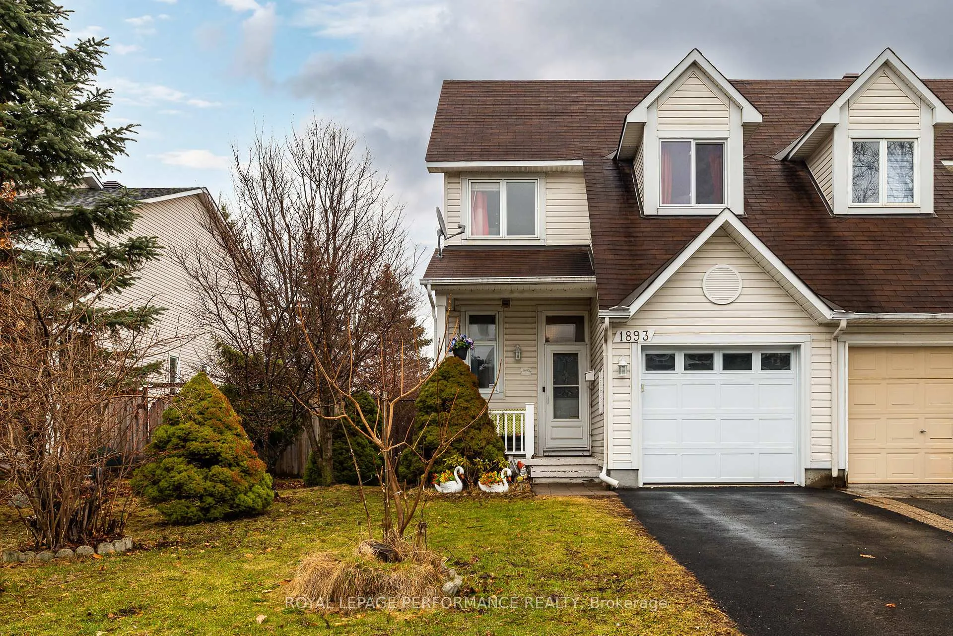 Photo 2 of 1893 Hennessy Crescent, Ottawa, Fallingbrook/Gardenway South — HOMEH
