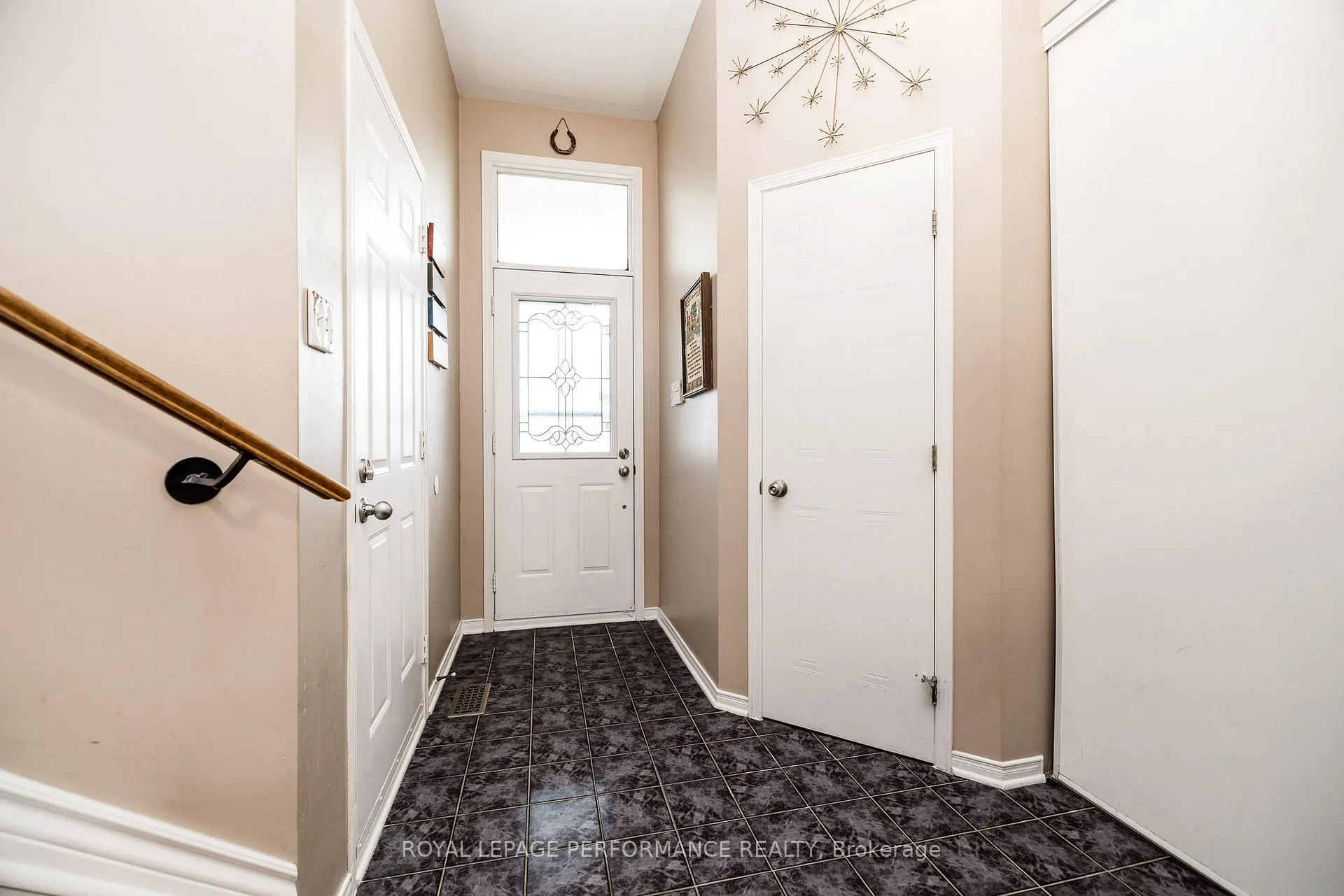 Photo 3 of 1893 Hennessy Crescent, Ottawa, Fallingbrook/Gardenway South — HOMEH