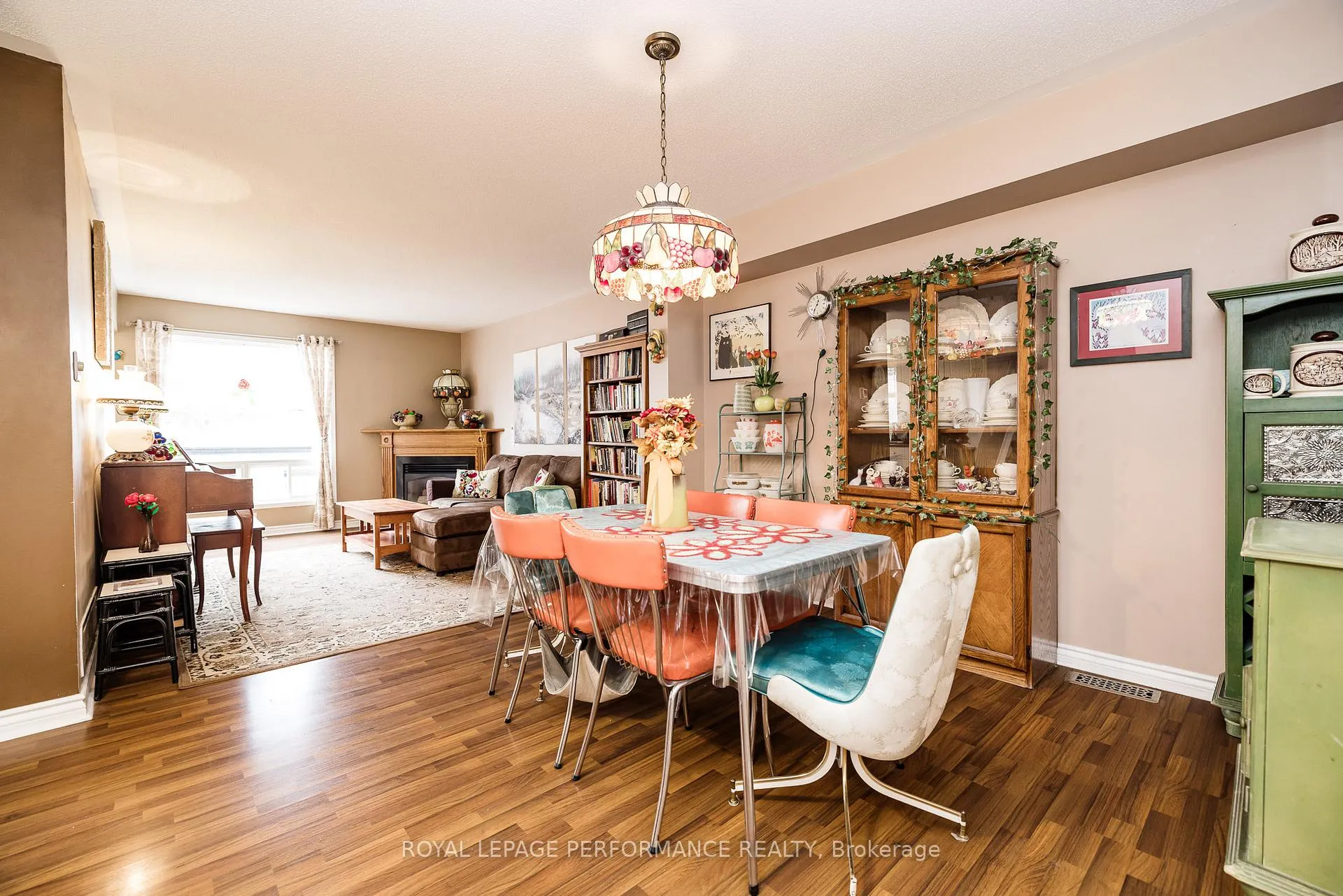 Photo 5 of 1893 Hennessy Crescent, Ottawa, Fallingbrook/Gardenway South — HOMEH
