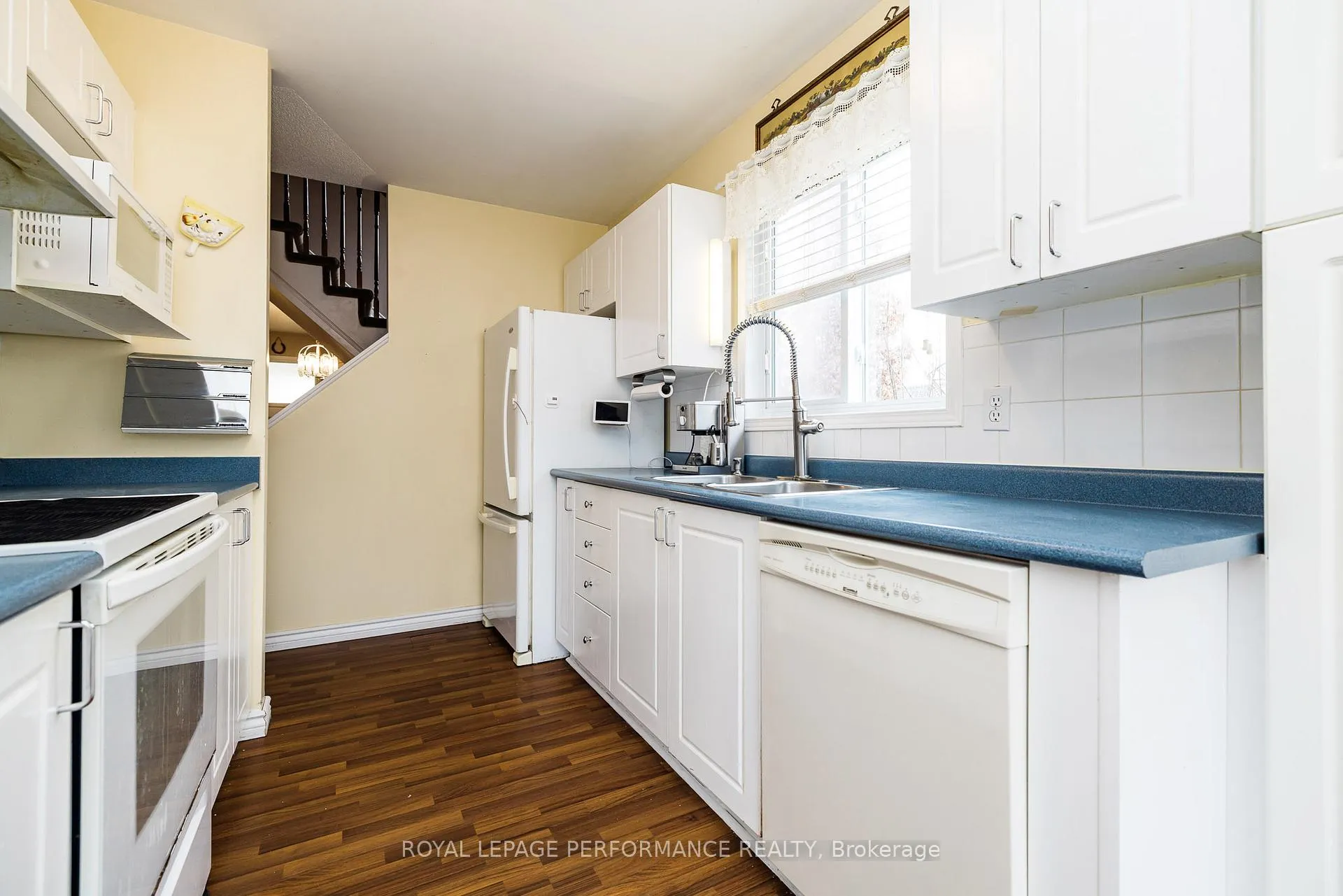 Photo 10 of 1893 Hennessy Crescent, Ottawa, Fallingbrook/Gardenway South — HOMEH