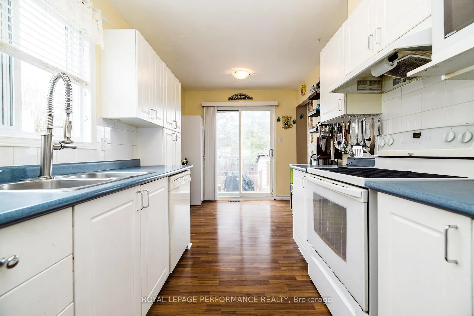 Photo 12 of 1893 Hennessy Crescent, Ottawa, Fallingbrook/Gardenway South — HOMEH