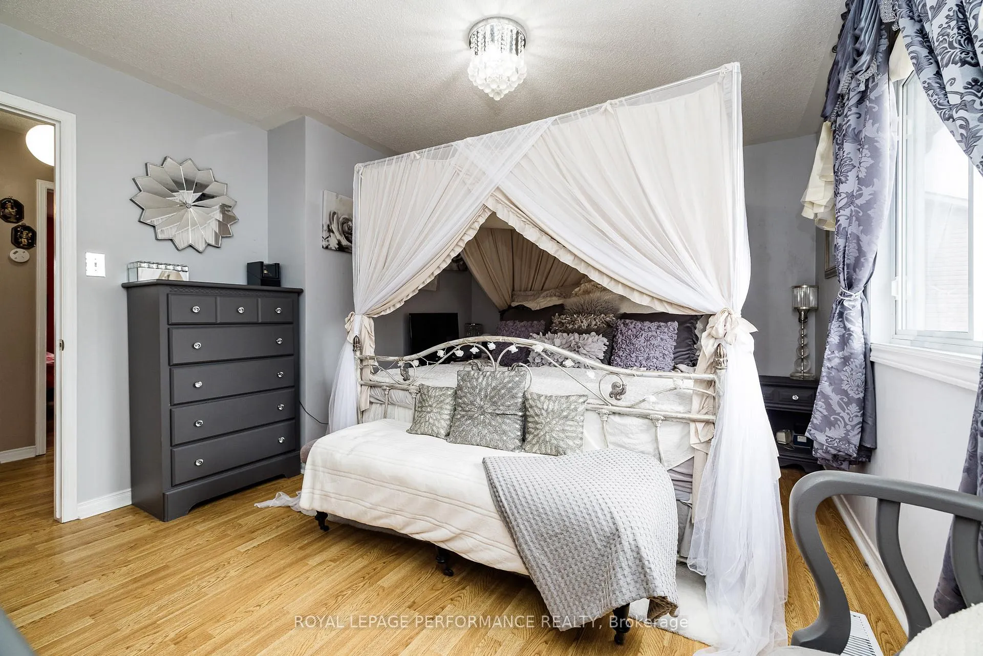 Photo 15 of 1893 Hennessy Crescent, Ottawa, Fallingbrook/Gardenway South — HOMEH