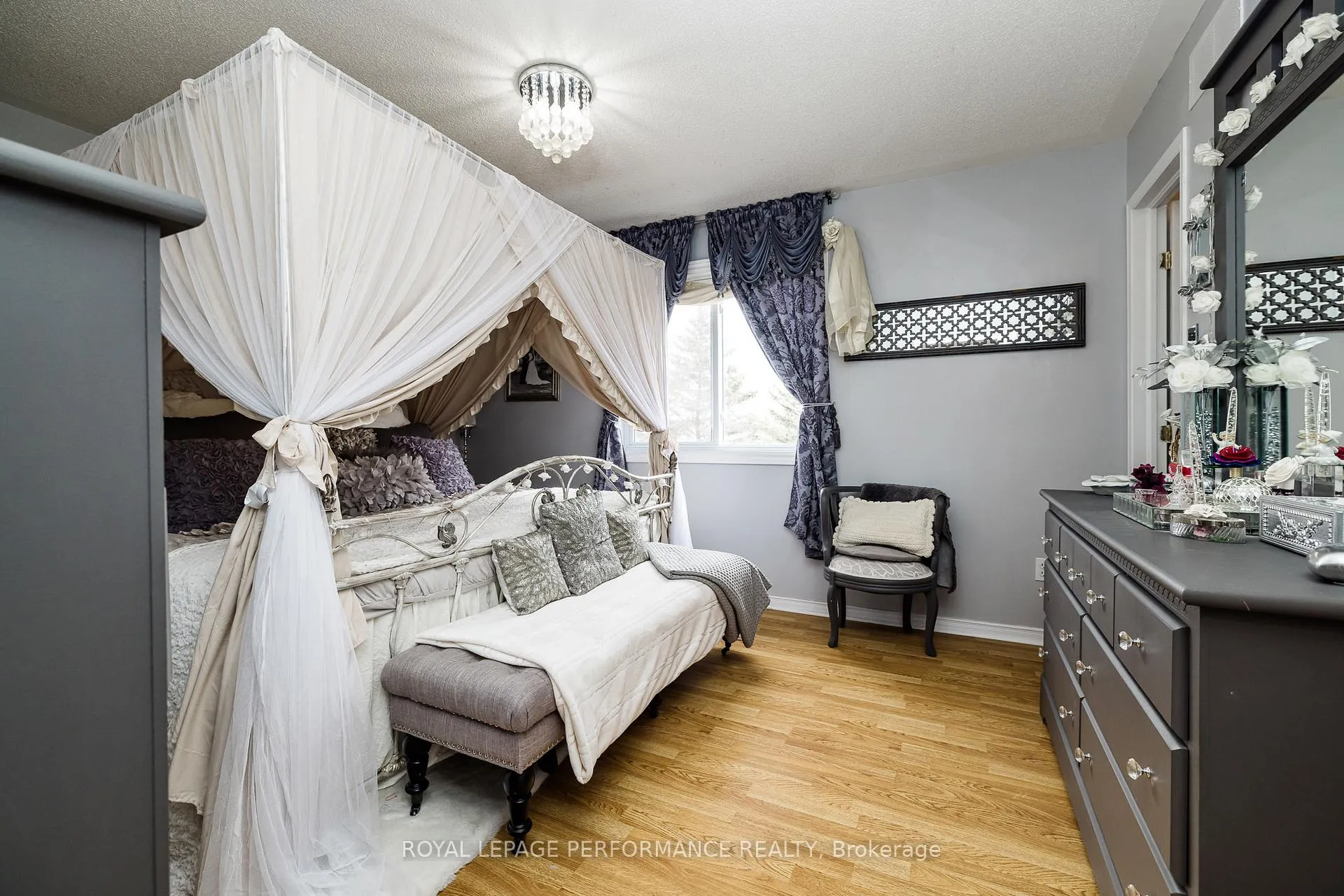 Photo 16 of 1893 Hennessy Crescent, Ottawa, Fallingbrook/Gardenway South — HOMEH