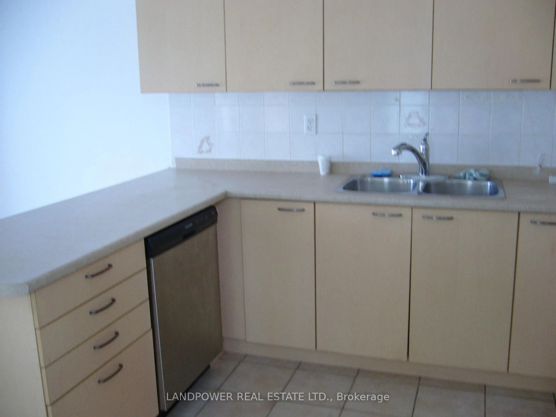 Photo 6 of 57 Madison Heights Boulevard, Markham, Berczy — HOMEH
