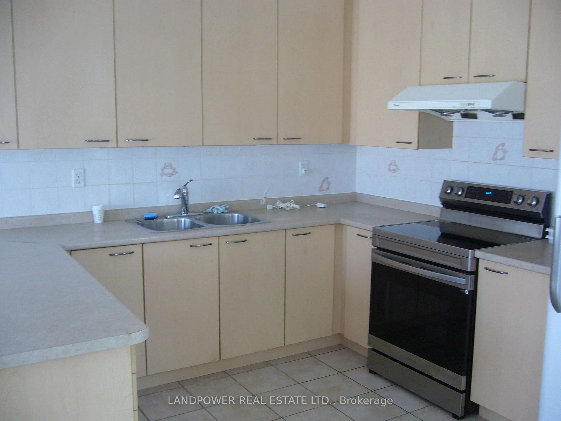Photo 8 of 57 Madison Heights Boulevard, Markham, Berczy — HOMEH