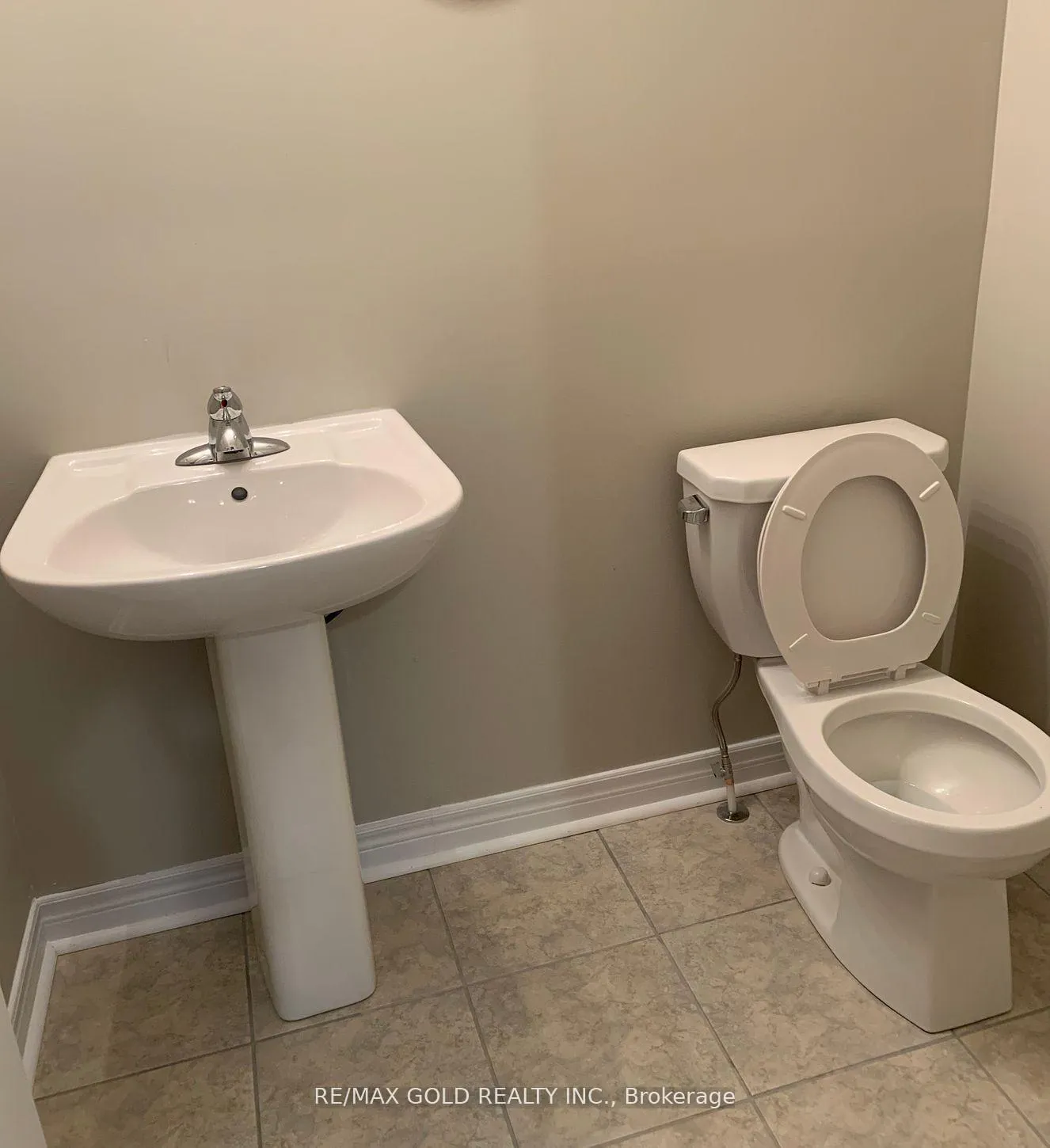 Photo 3 of 140 Finegan Circle, Brampton, Northwest Brampton — HOMEH