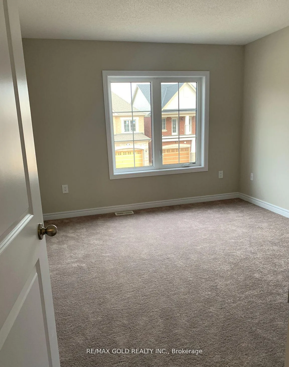 Photo 13 of 140 Finegan Circle, Brampton, Northwest Brampton — HOMEH