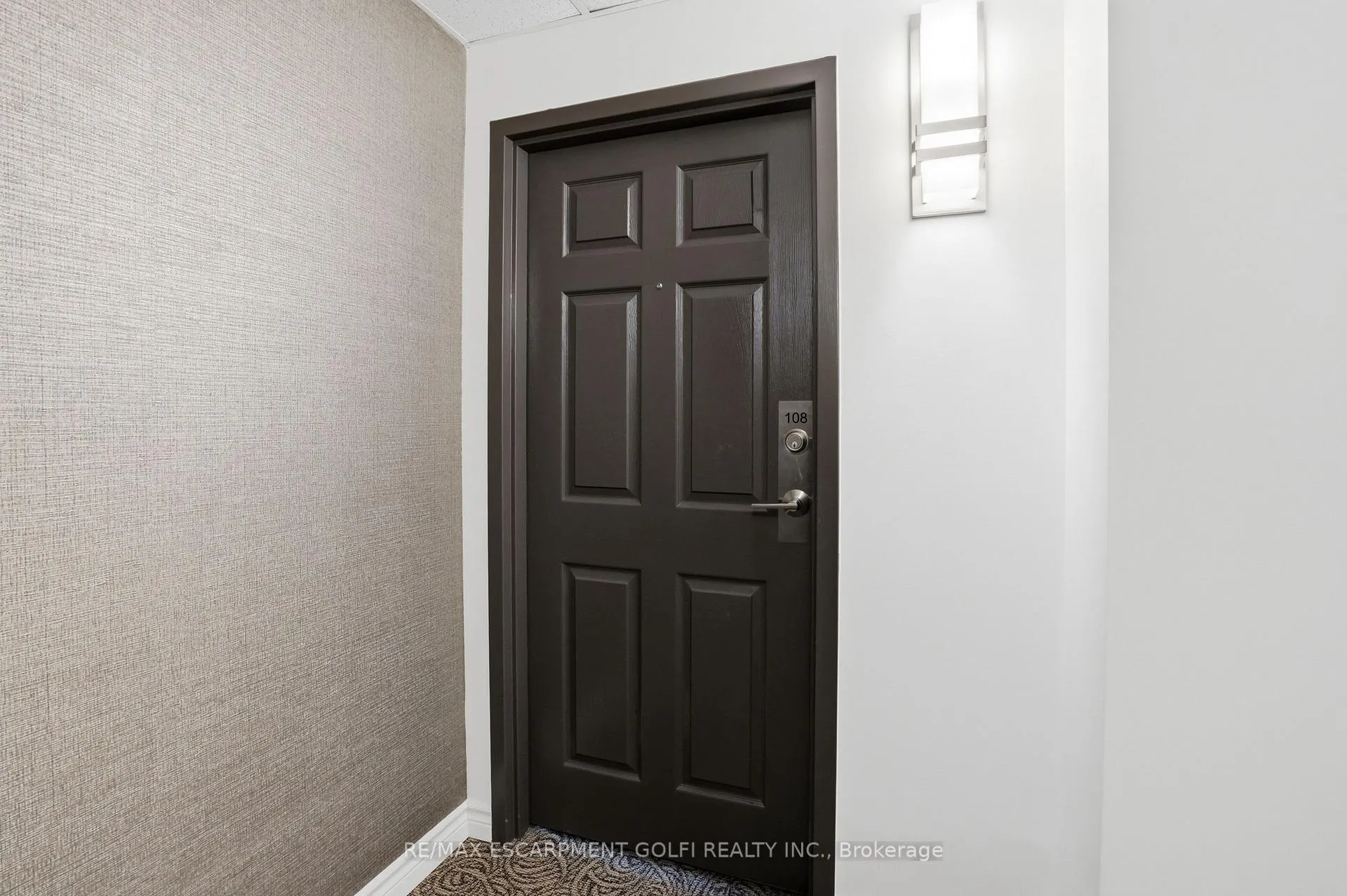 Photo 3 of Unit 108, 3497 Upper Middle Drive, Burlington, Headon — HOMEH