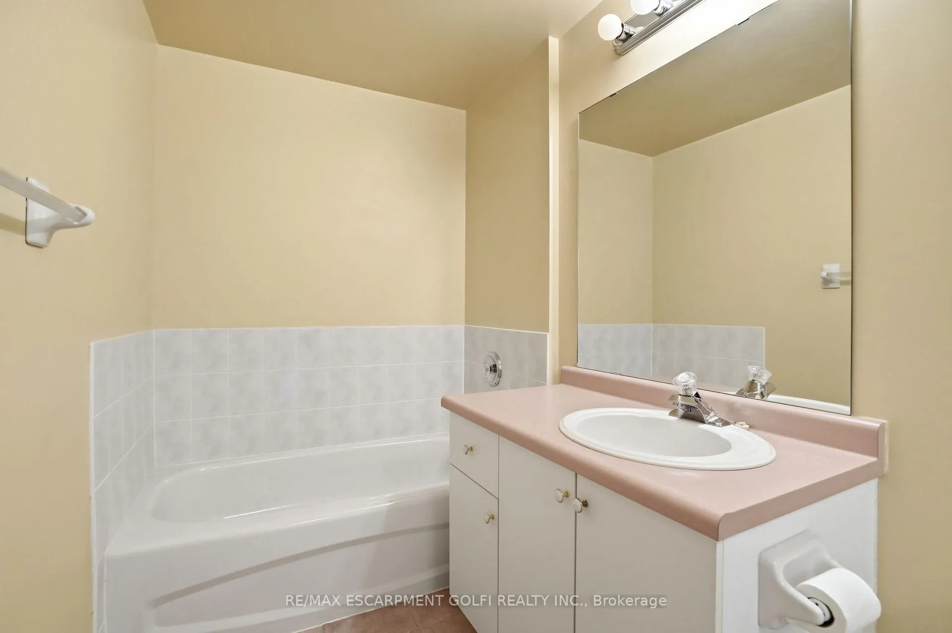 Photo 8 of Unit 108, 3497 Upper Middle Drive, Burlington, Headon — HOMEH