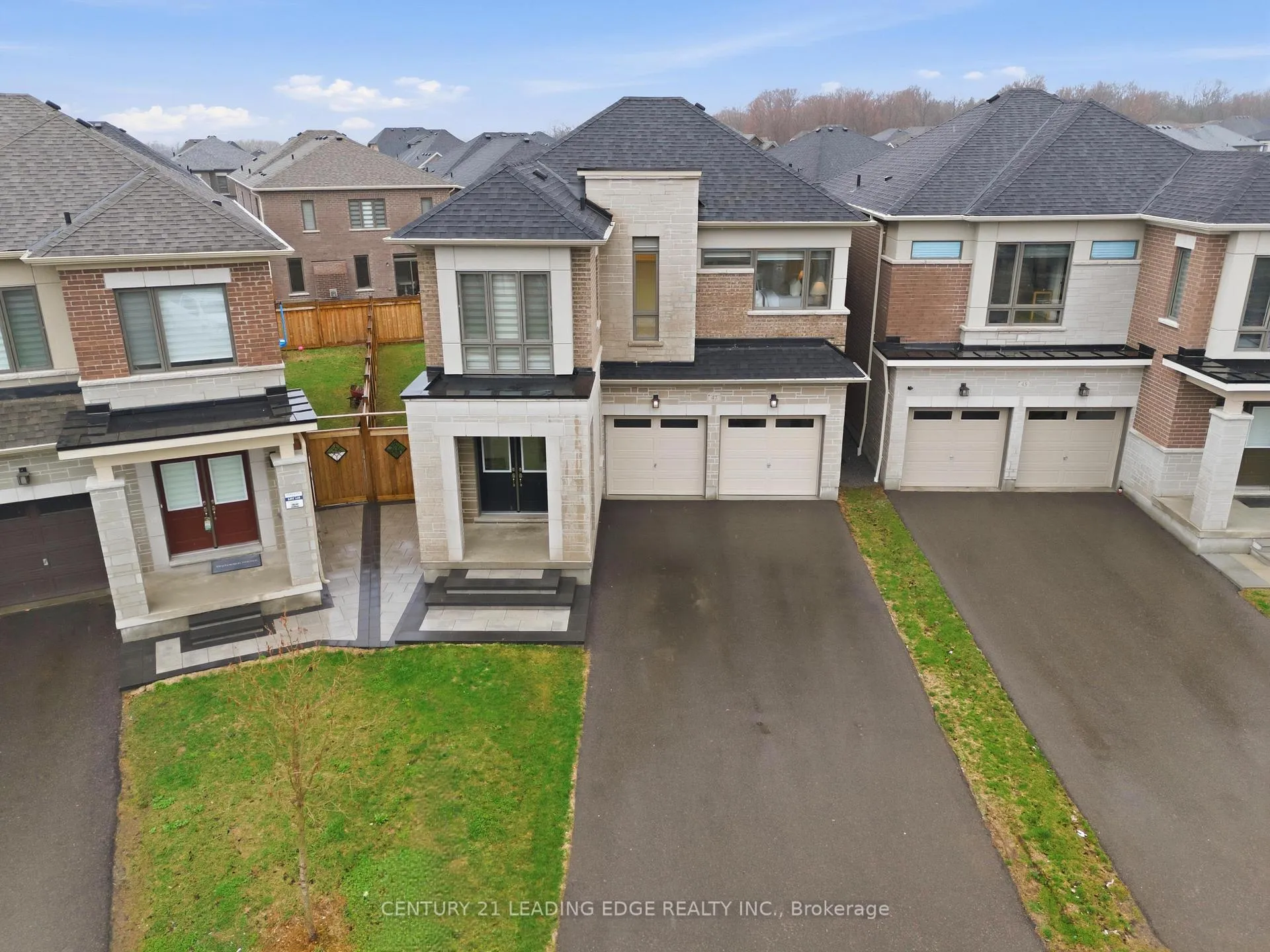 Photo 3 of 47 Priory Drive, Whitby, Rural Whitby — HOMEH