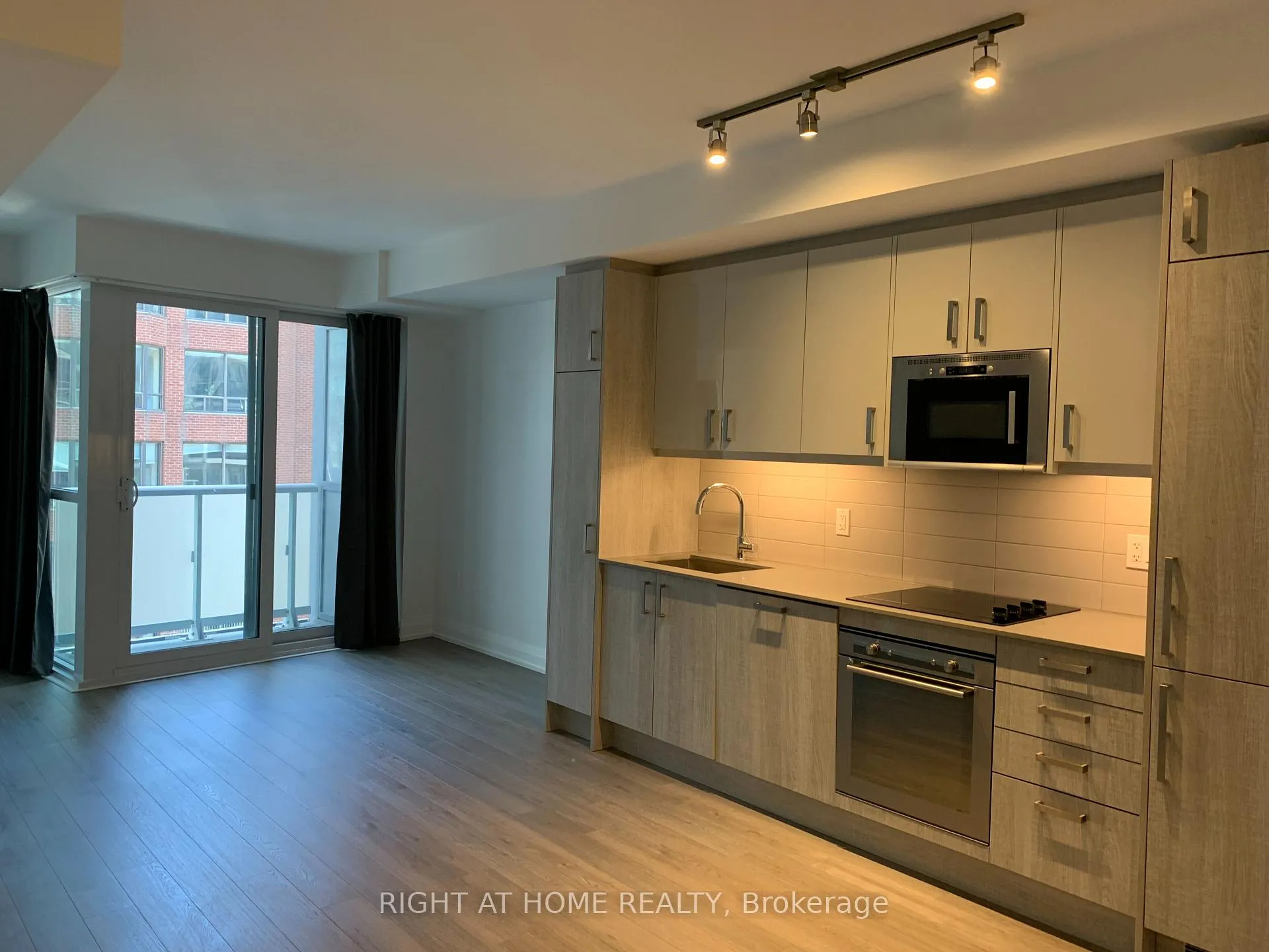Front of Unit 1010, 77 Mutual Street