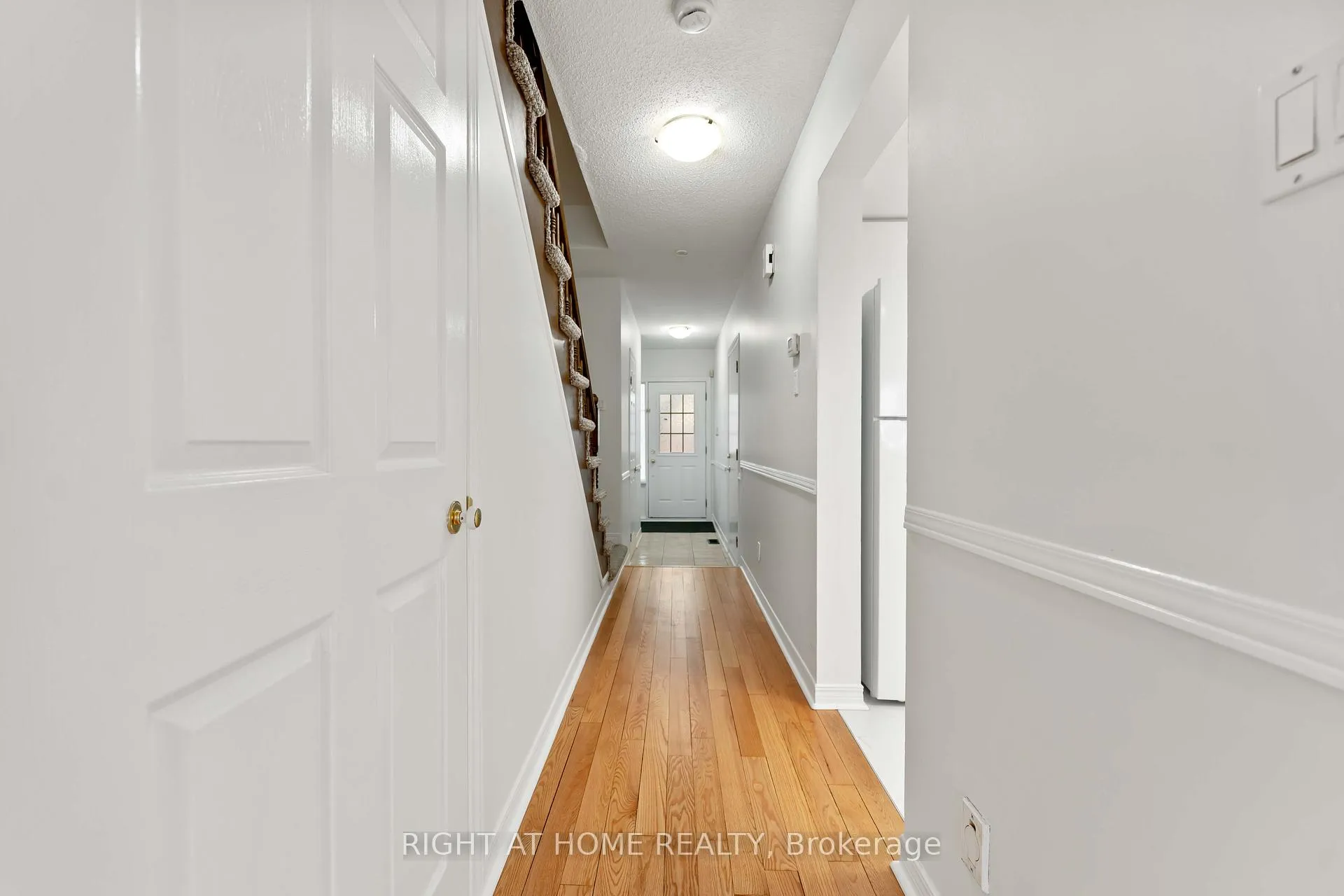 Photo 2 of 17 Locheland Crescent, Ottawa, Barrhaven East — HOMEH