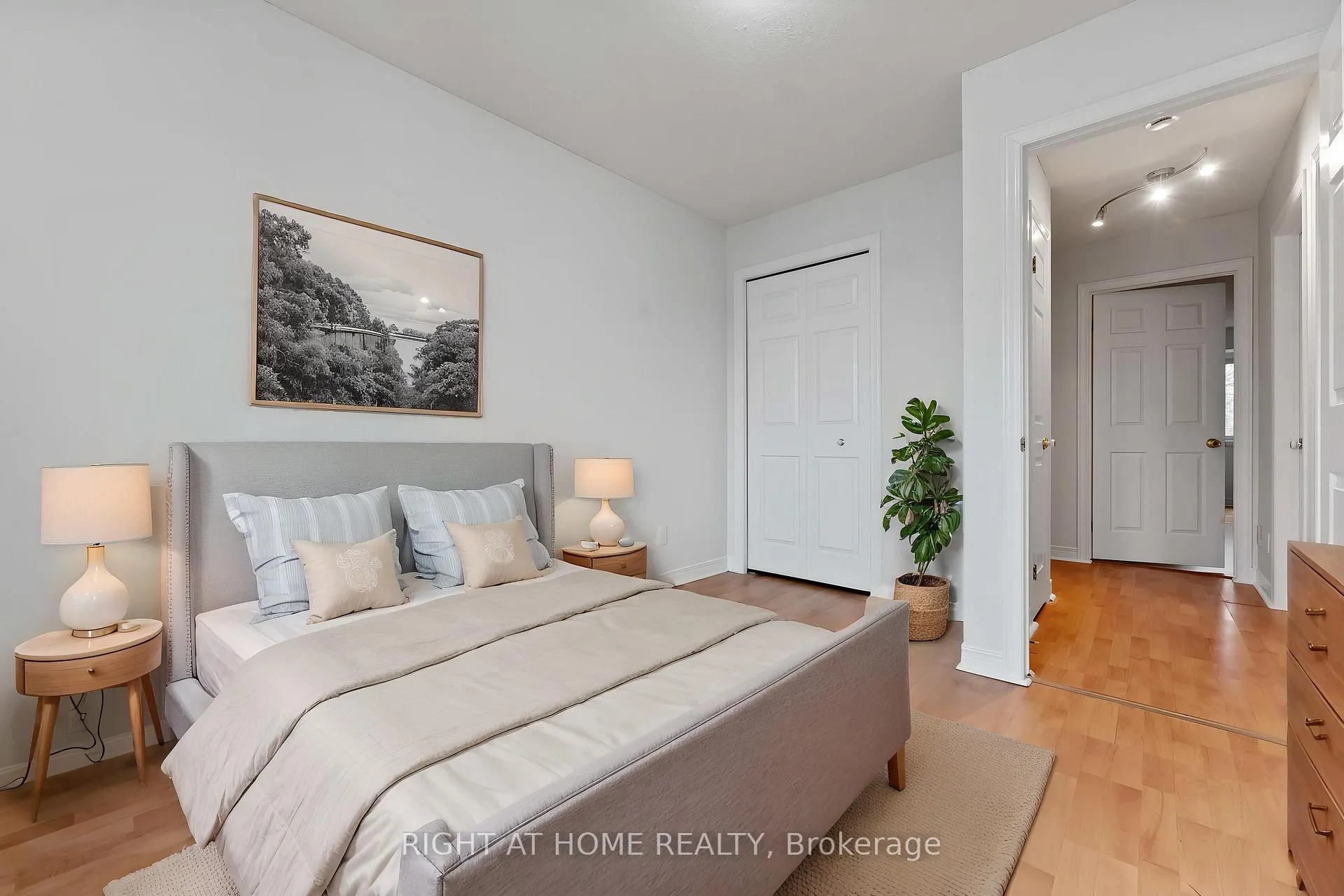 Photo 7 of 17 Locheland Crescent, Ottawa, Barrhaven East — HOMEH