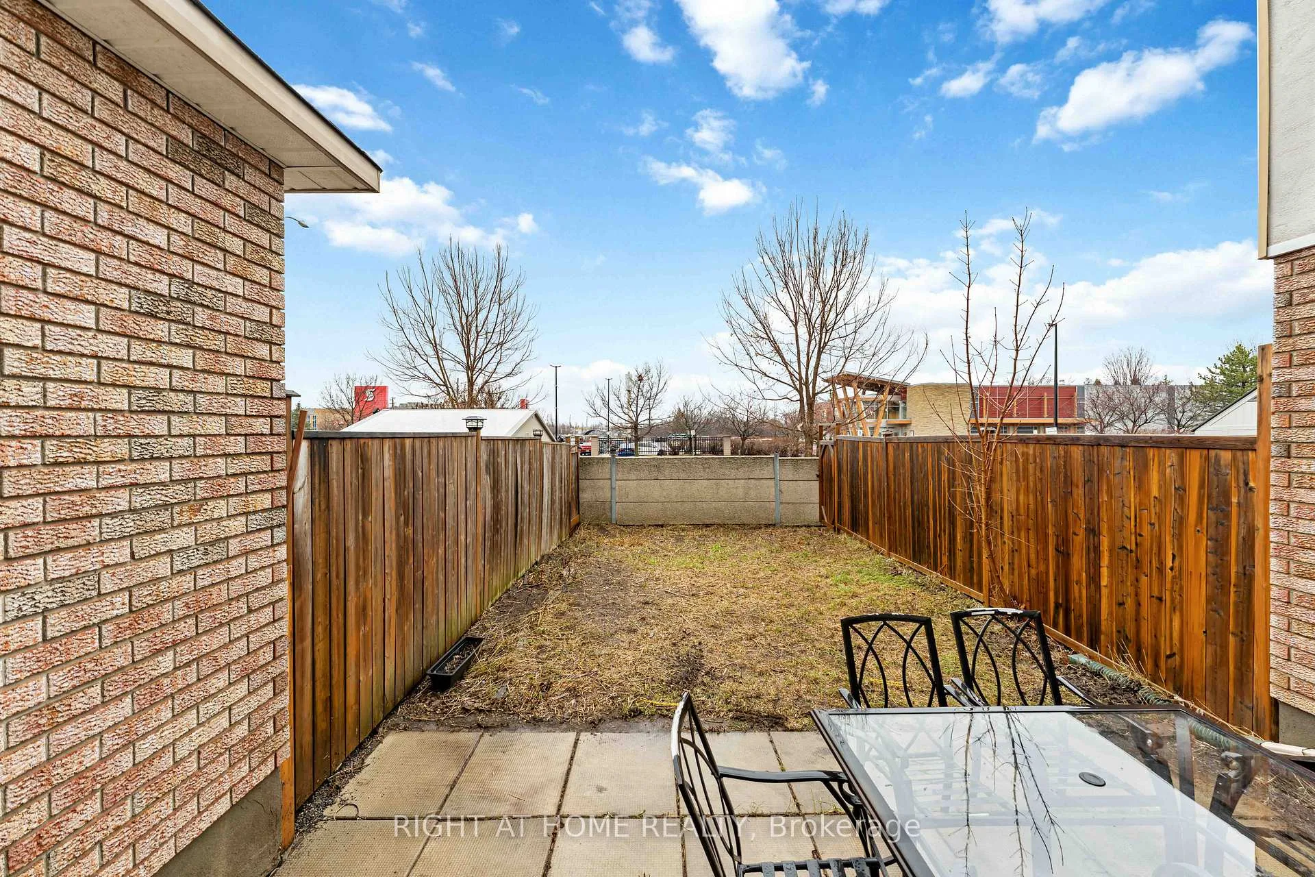 Photo 12 of 17 Locheland Crescent, Ottawa, Barrhaven East — HOMEH