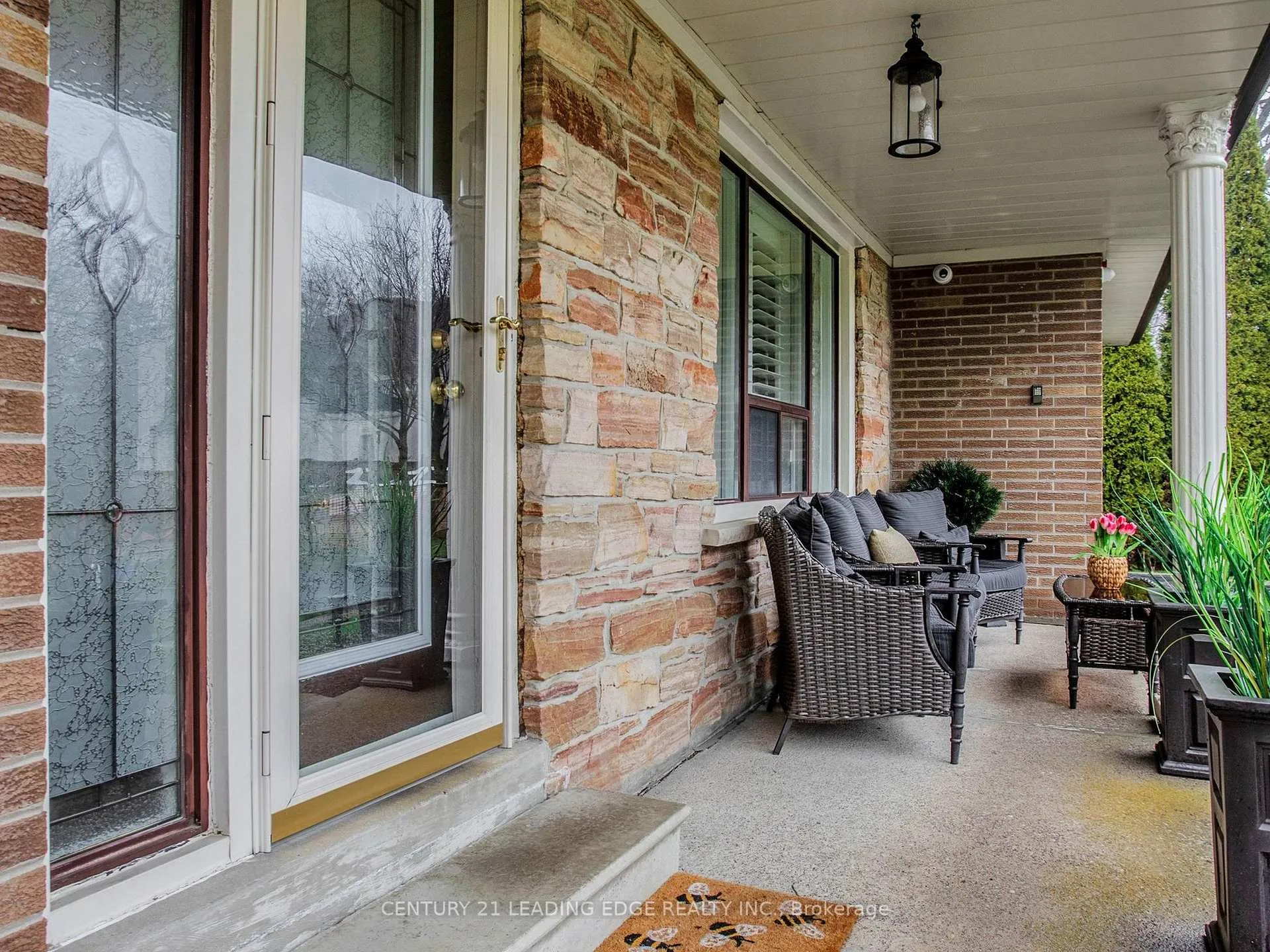 Photo 3 of 8 Miner Circle, Markham, Unionville — HOMEH