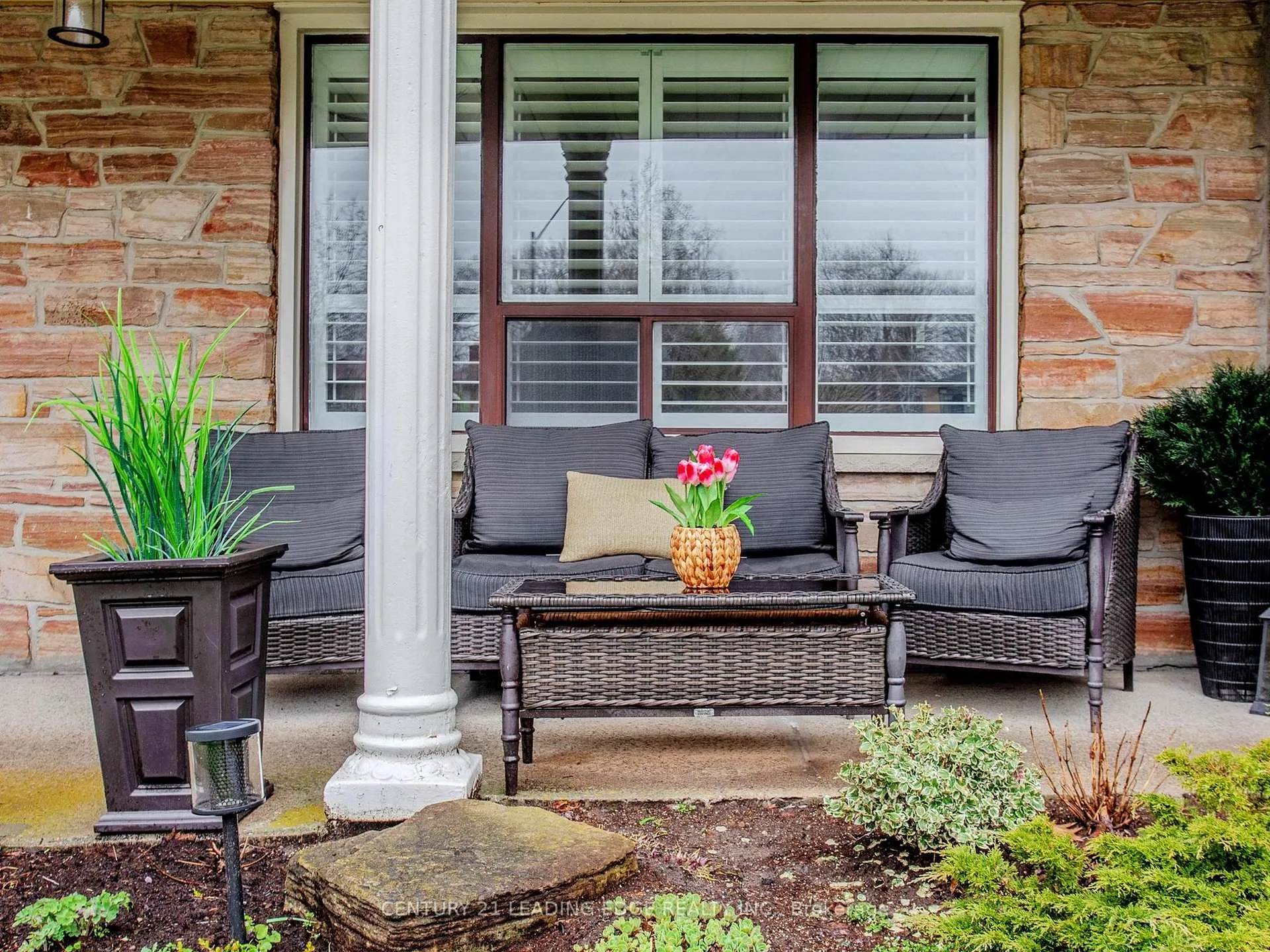 Photo 5 of 8 Miner Circle, Markham, Unionville — HOMEH