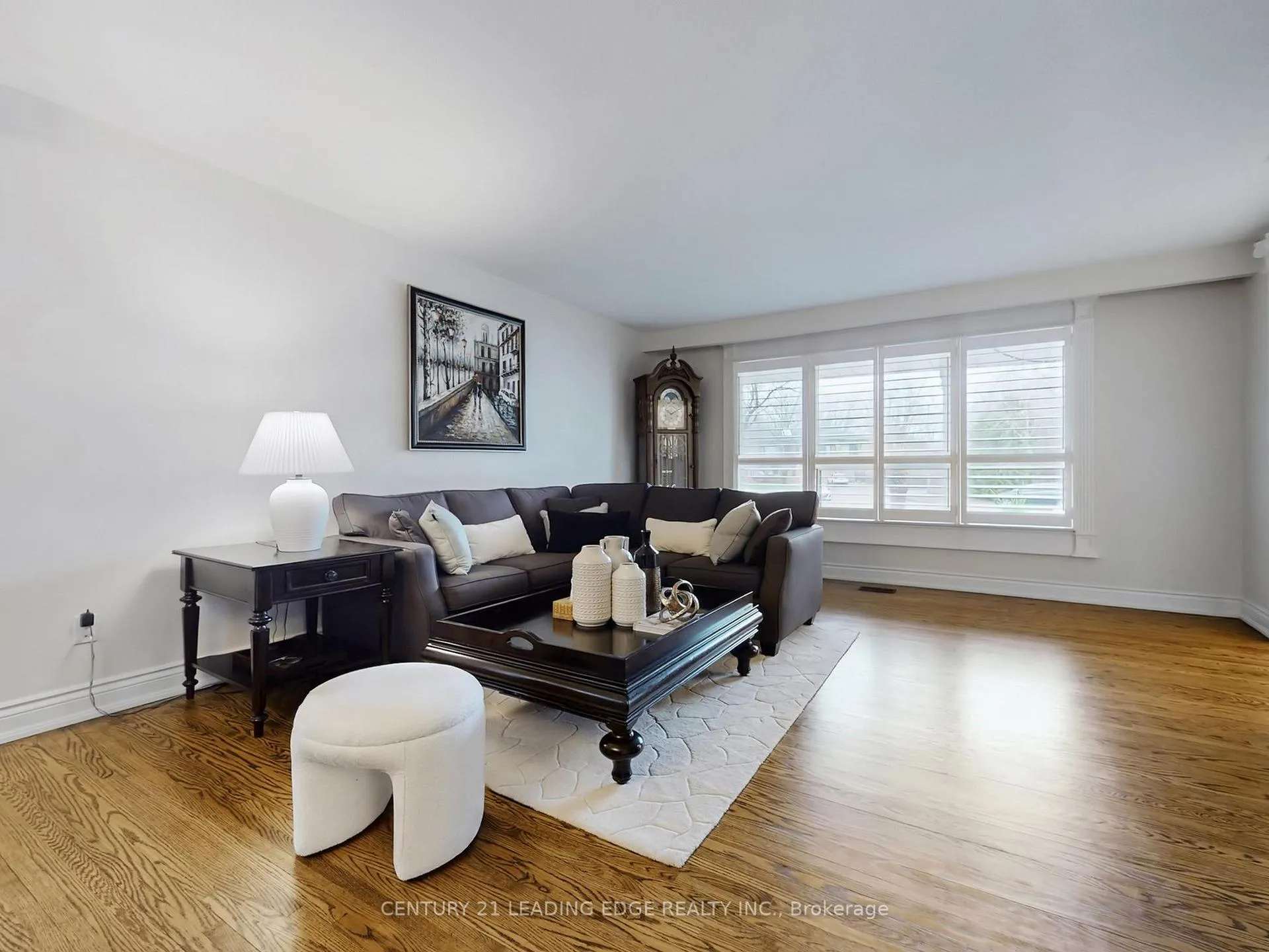 Photo 10 of 8 Miner Circle, Markham, Unionville — HOMEH