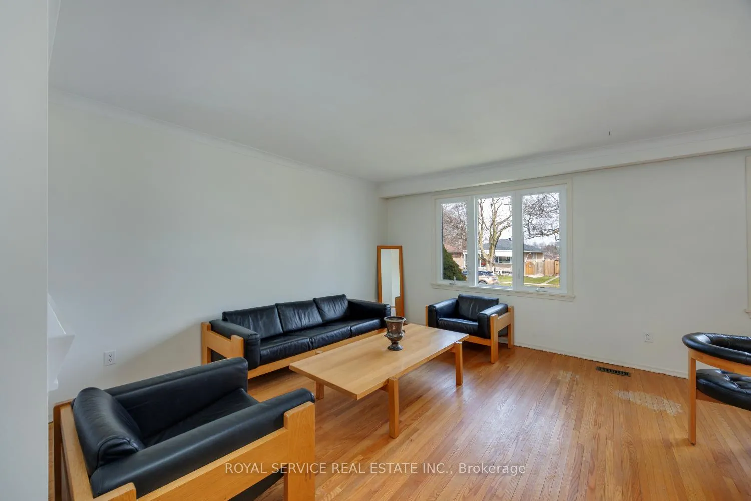 Photo 5 of 14 Hathway Drive, Scarborough, Bendale — HOMEH