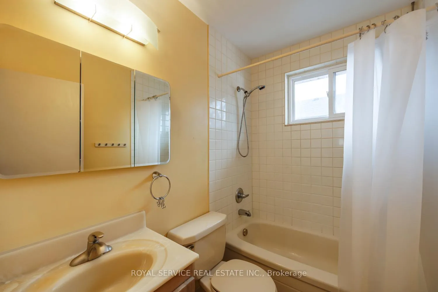 Photo 12 of 14 Hathway Drive, Scarborough, Bendale — HOMEH