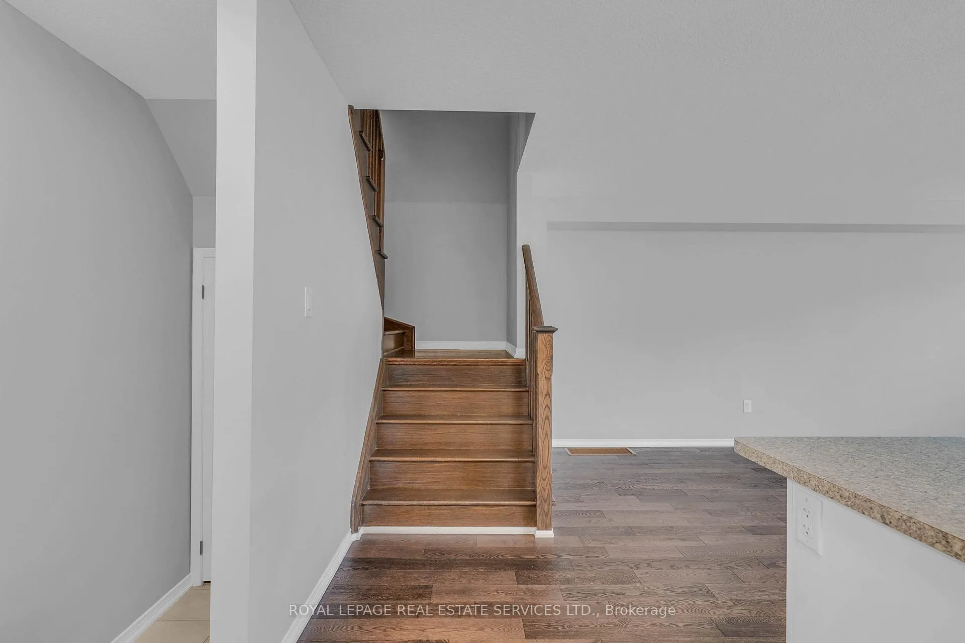 Photo 19 of 266 Powell Road, Brantford — HOMEH