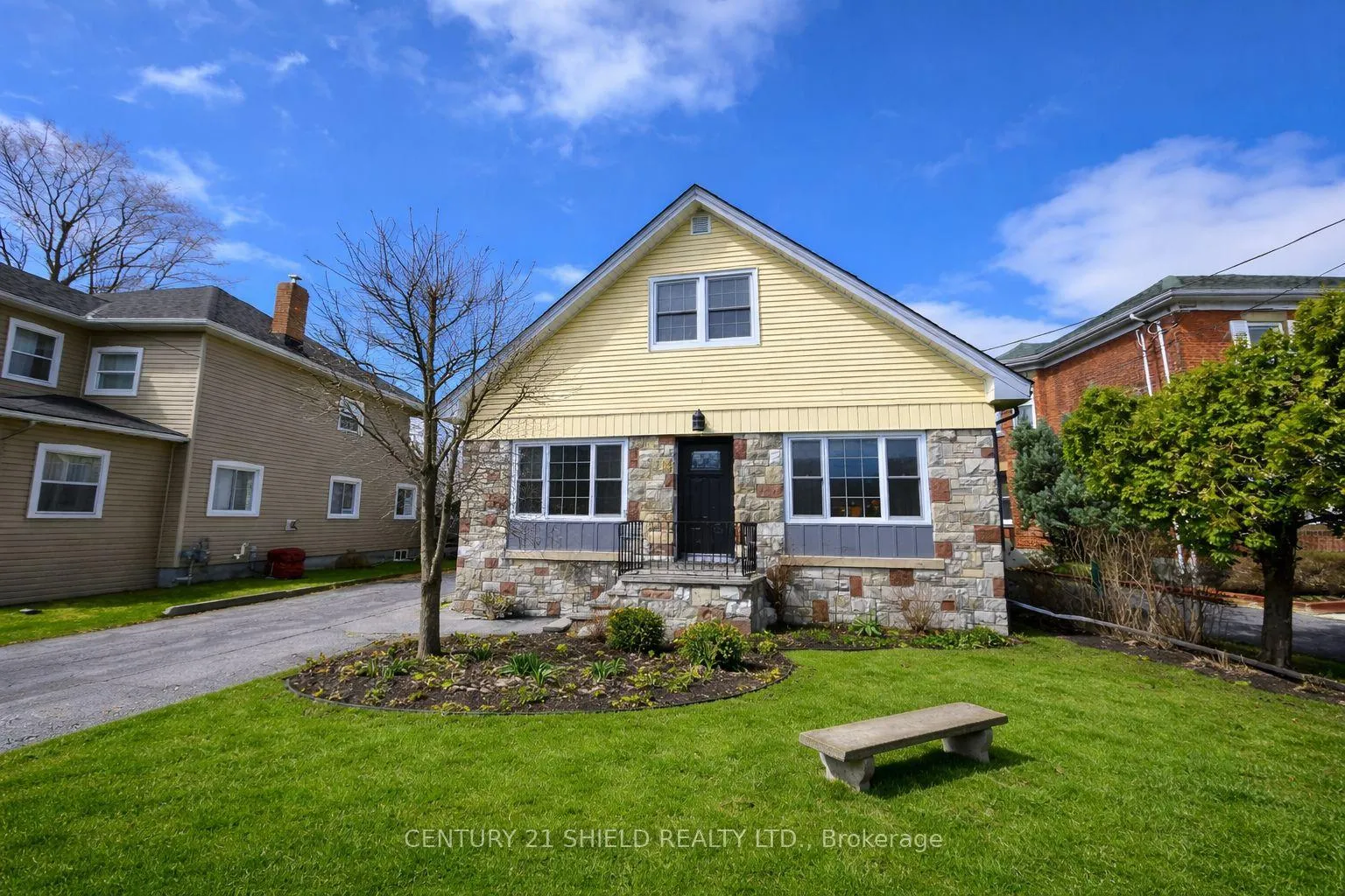 Front of 114 Gloucester Street N