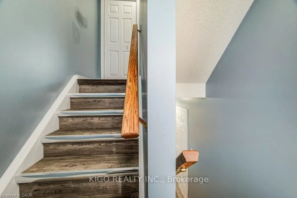 Photo 6 of 633 Grange Crescent, Waterloo, Westvale — HOMEH
