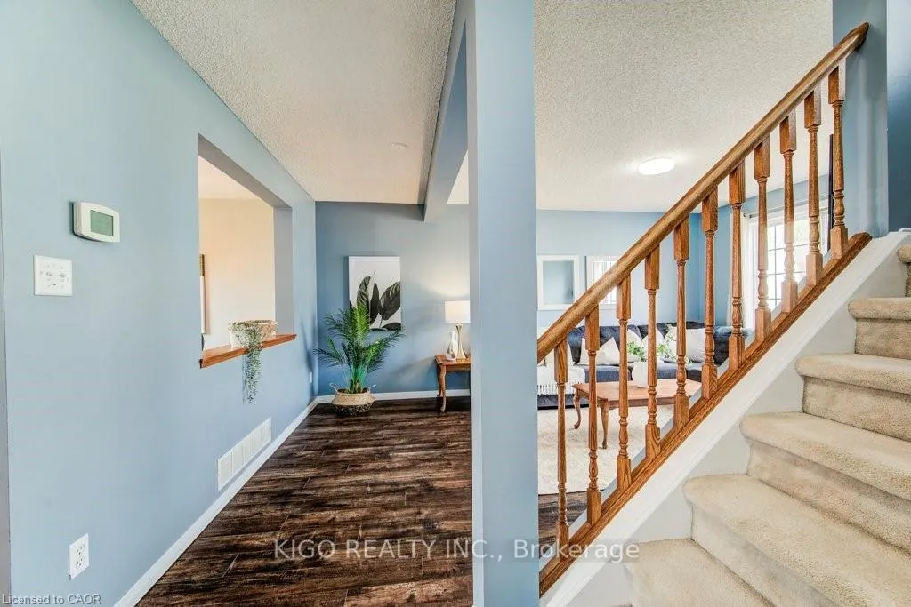 Photo 7 of 633 Grange Crescent, Waterloo, Westvale — HOMEH
