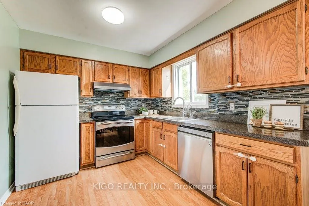 Photo 9 of 633 Grange Crescent, Waterloo, Westvale — HOMEH