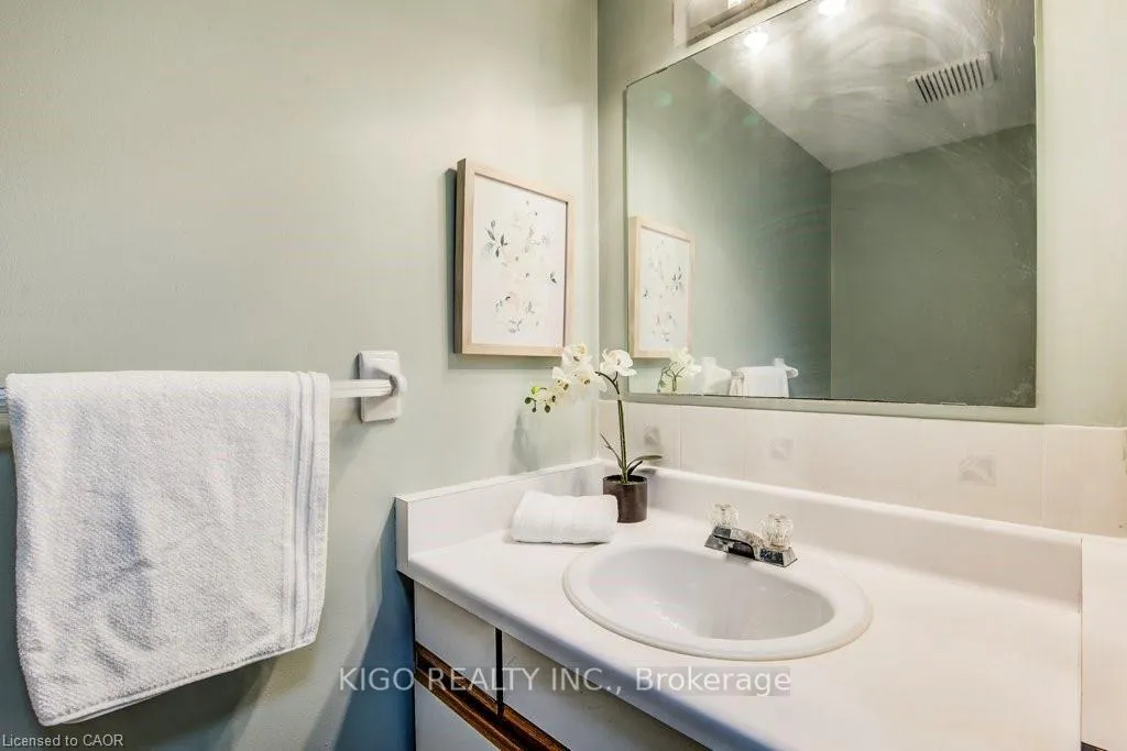 Photo 30 of 633 Grange Crescent, Waterloo, Westvale — HOMEH