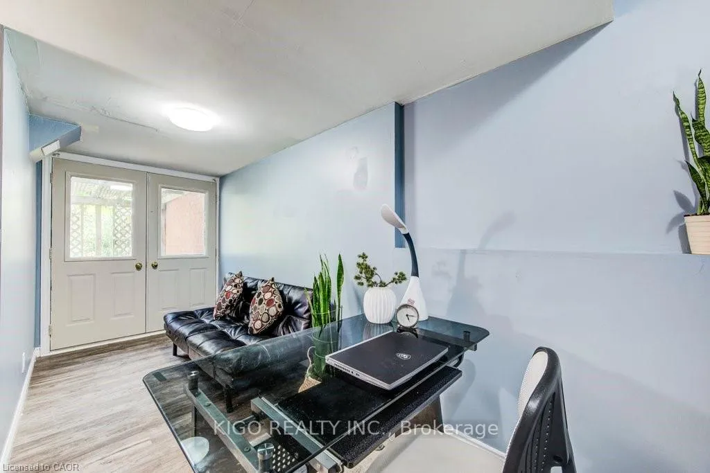 Photo 34 of 633 Grange Crescent, Waterloo, Westvale — HOMEH