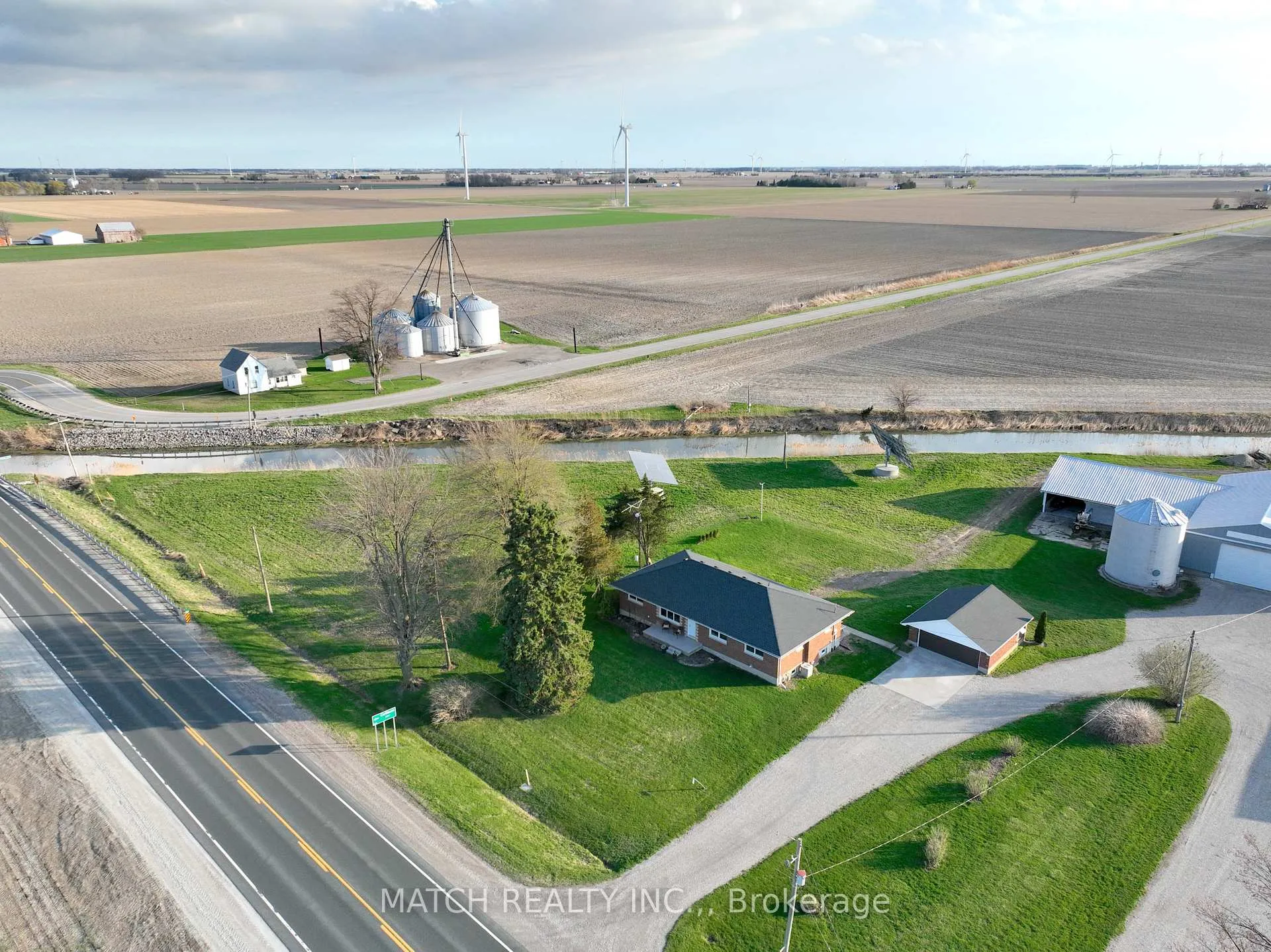 Photo 2 of 27156 St.clair Road, Chatham-Kent, Wallaceburg — HOMEH