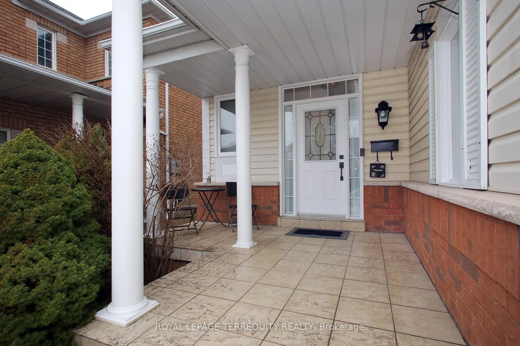 Photo 3 of 471 Woodsmere Crescent, Pickering, Amberlea — HOMEH