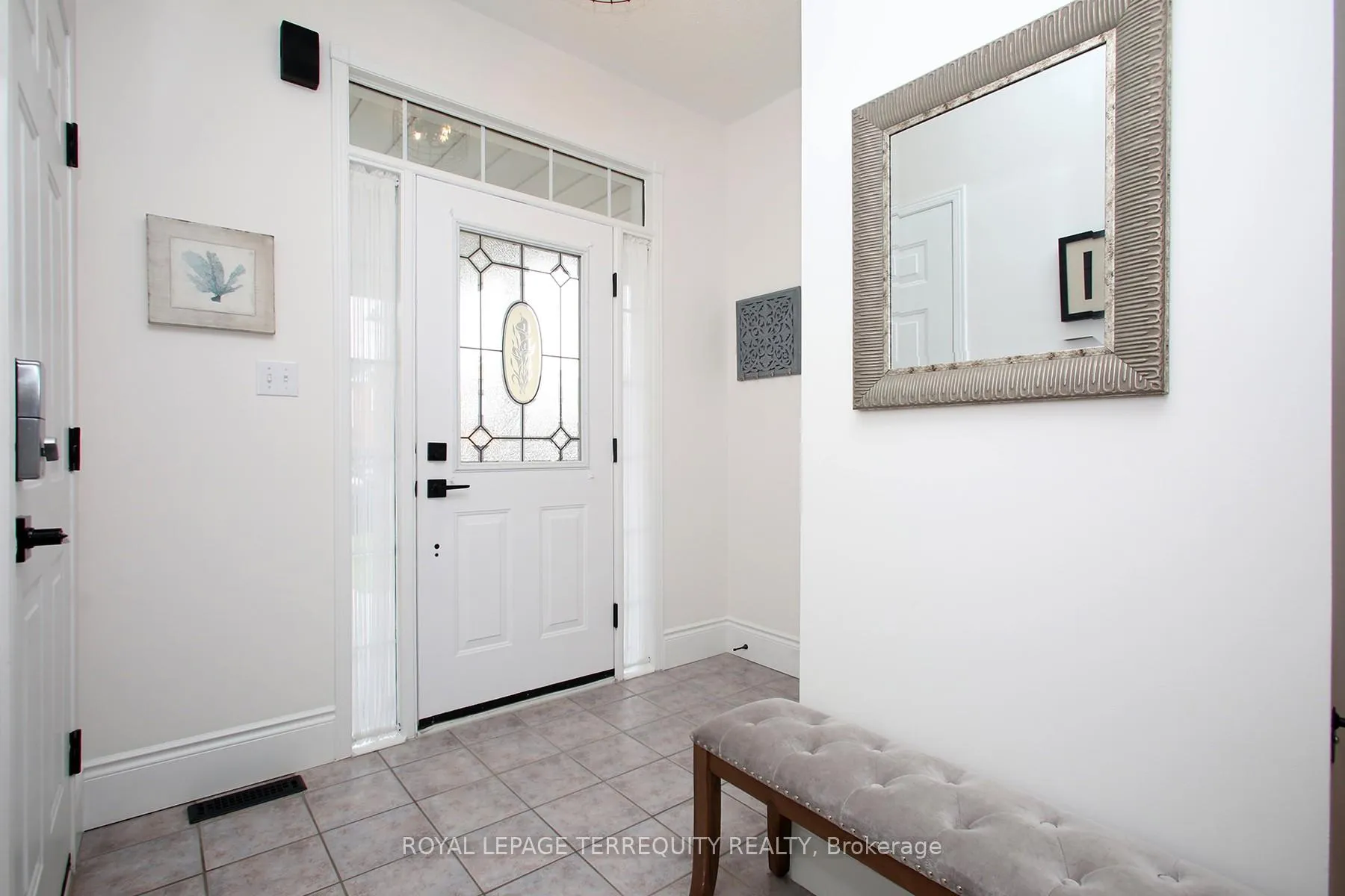 Photo 4 of 471 Woodsmere Crescent, Pickering, Amberlea — HOMEH
