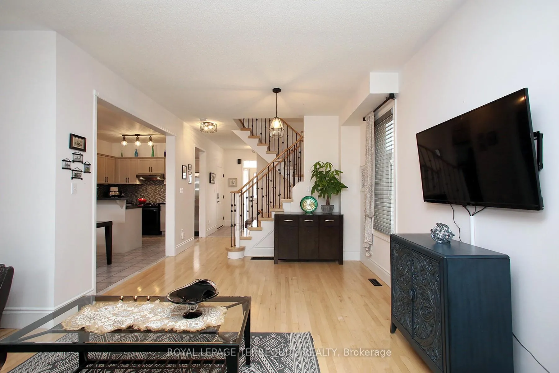 Photo 9 of 471 Woodsmere Crescent, Pickering, Amberlea — HOMEH