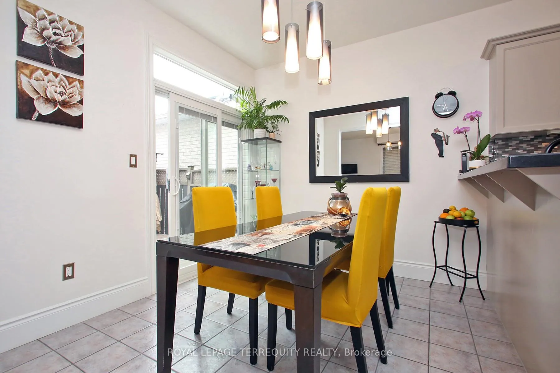 Photo 14 of 471 Woodsmere Crescent, Pickering, Amberlea — HOMEH