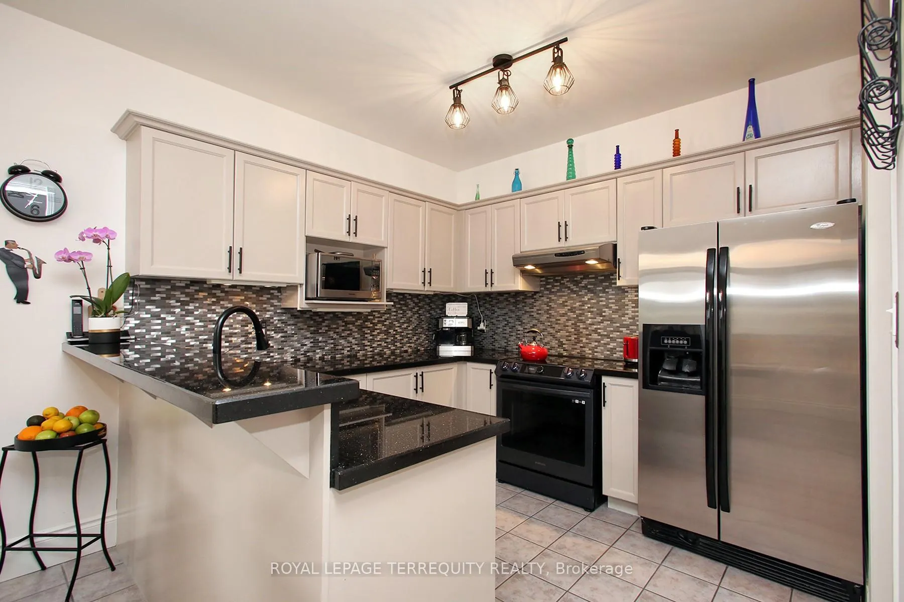 Photo 16 of 471 Woodsmere Crescent, Pickering, Amberlea — HOMEH