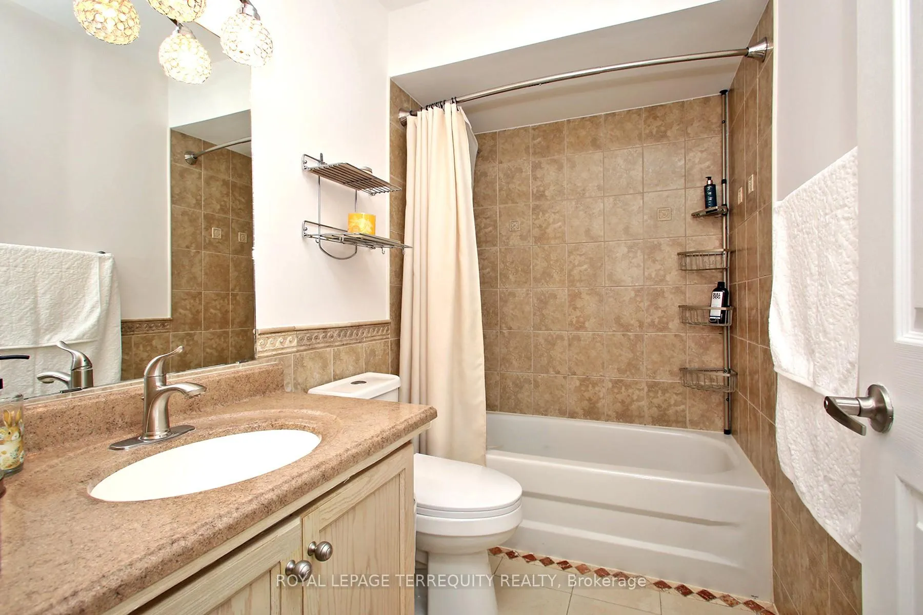 Photo 21 of 471 Woodsmere Crescent, Pickering, Amberlea — HOMEH