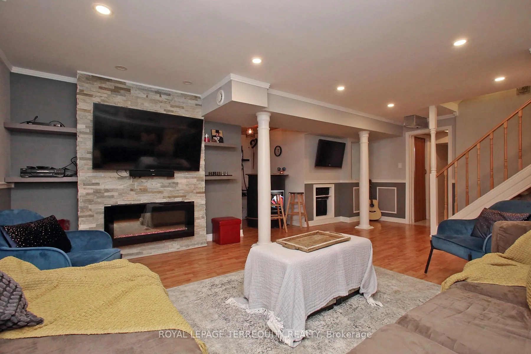Photo 23 of 471 Woodsmere Crescent, Pickering, Amberlea — HOMEH