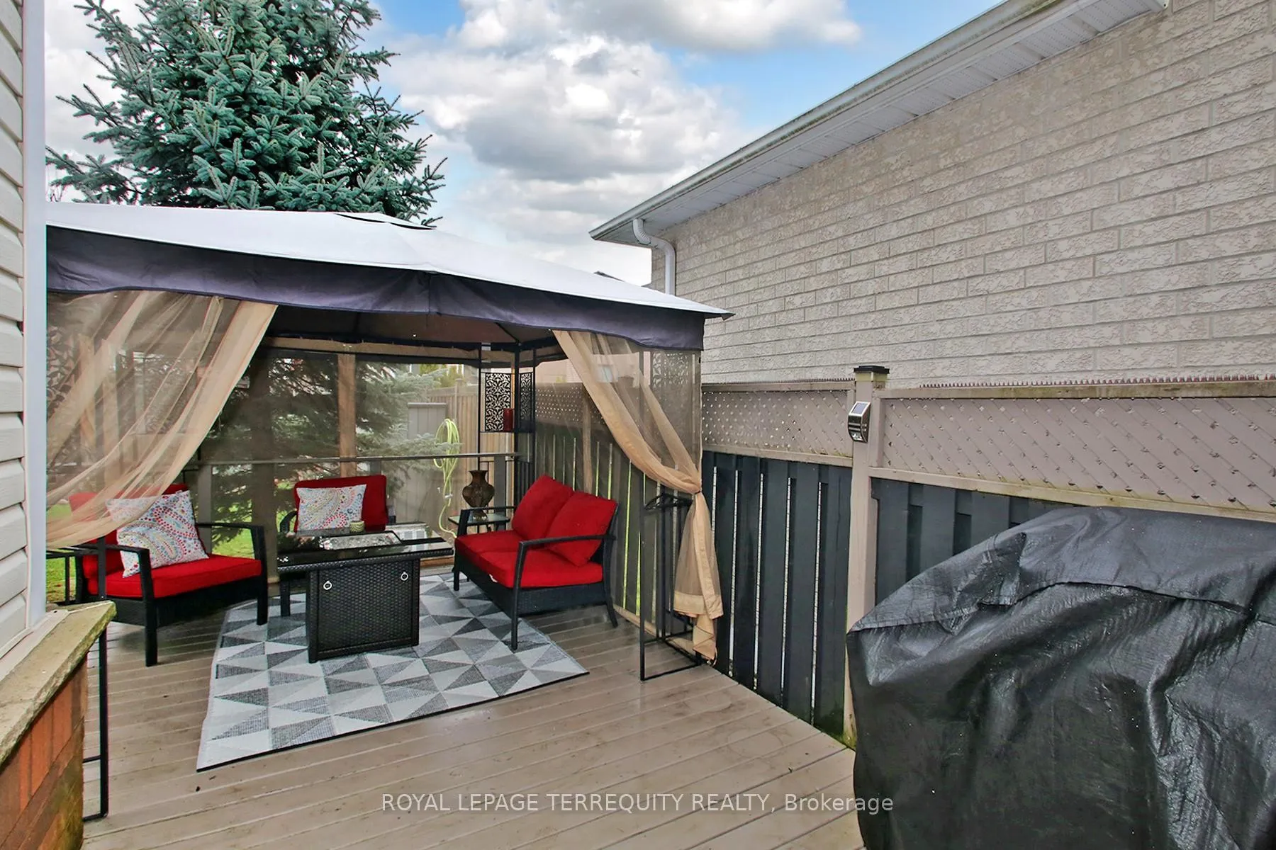 Photo 32 of 471 Woodsmere Crescent, Pickering, Amberlea — HOMEH