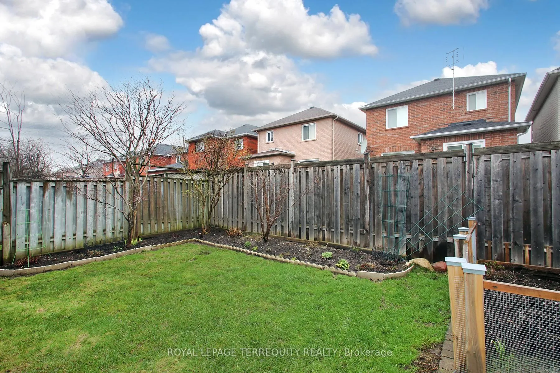 Photo 34 of 471 Woodsmere Crescent, Pickering, Amberlea — HOMEH