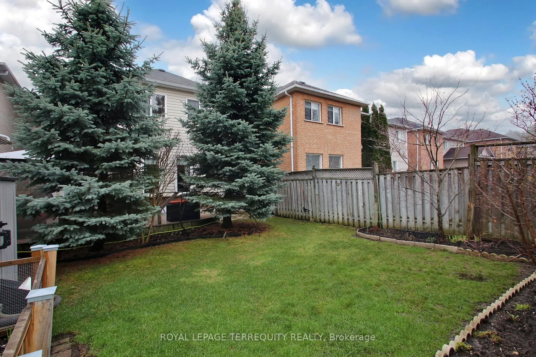Photo 35 of 471 Woodsmere Crescent, Pickering, Amberlea — HOMEH