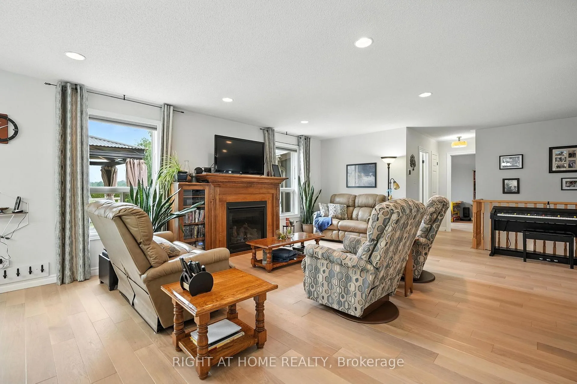 Photo 18 of 16 O'neill Circle, Springwater, Phelpston — HOMEH