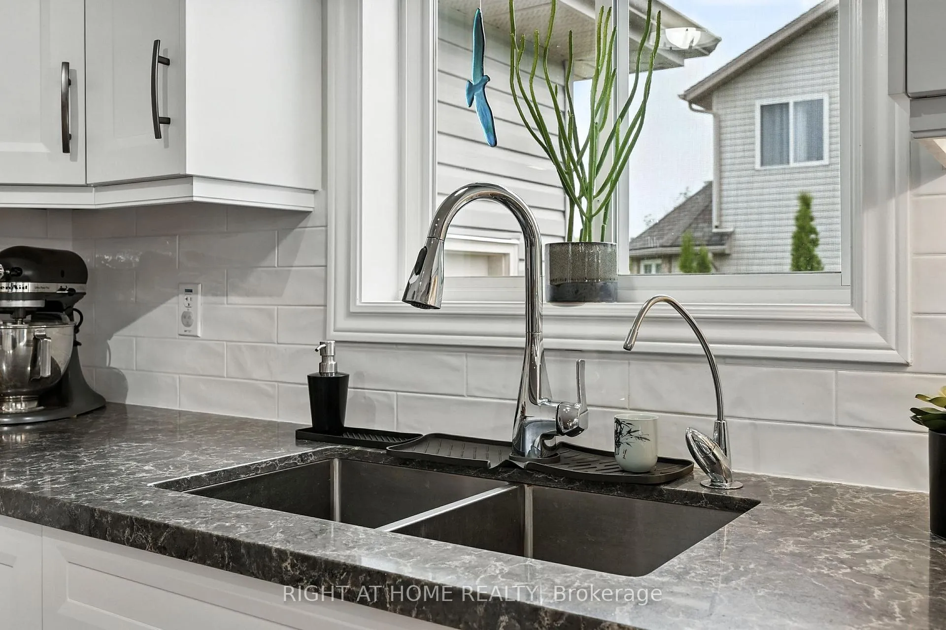 Photo 21 of 16 O'neill Circle, Springwater, Phelpston — HOMEH