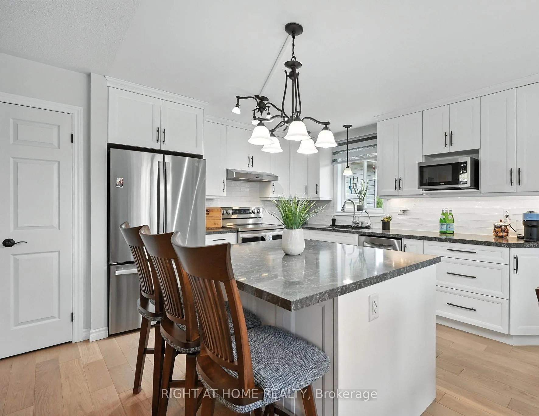 Photo 22 of 16 O'neill Circle, Springwater, Phelpston — HOMEH