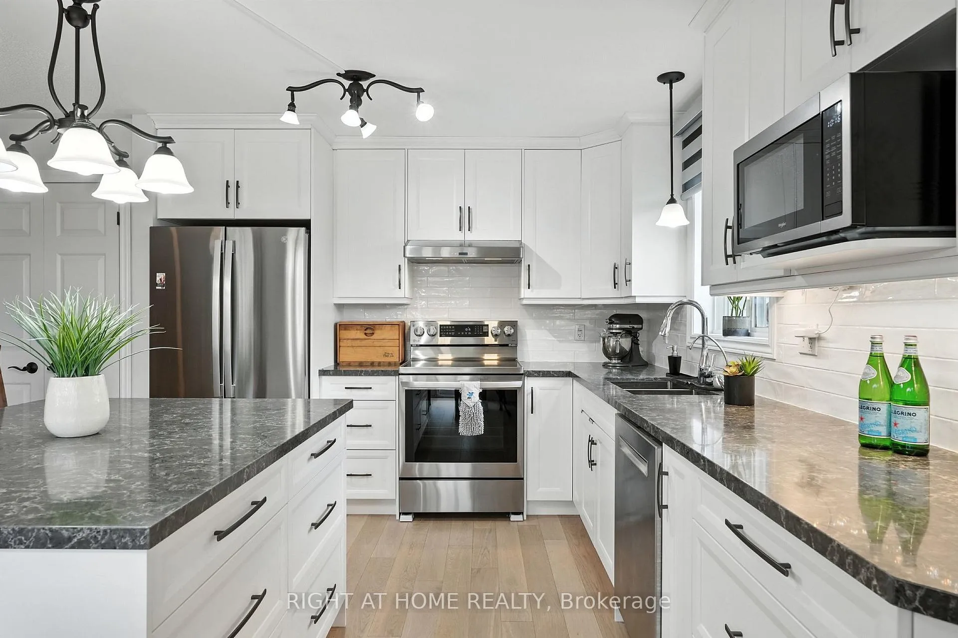 Photo 23 of 16 O'neill Circle, Springwater, Phelpston — HOMEH