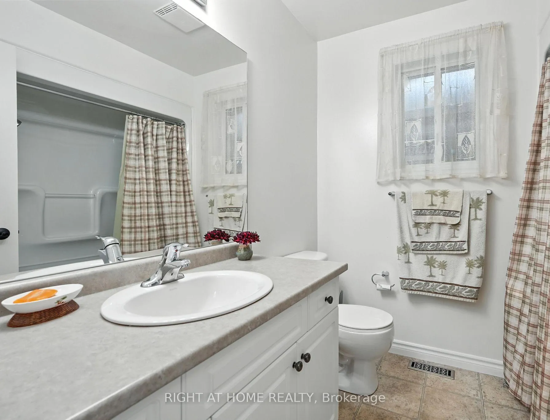Photo 28 of 16 O'neill Circle, Springwater, Phelpston — HOMEH