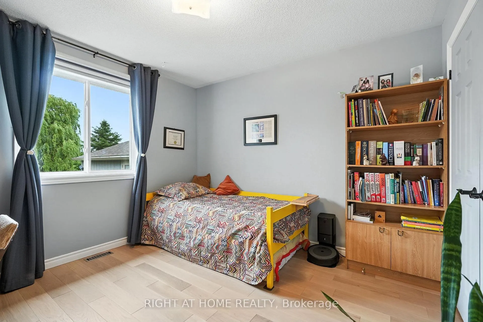 Photo 29 of 16 O'neill Circle, Springwater, Phelpston — HOMEH