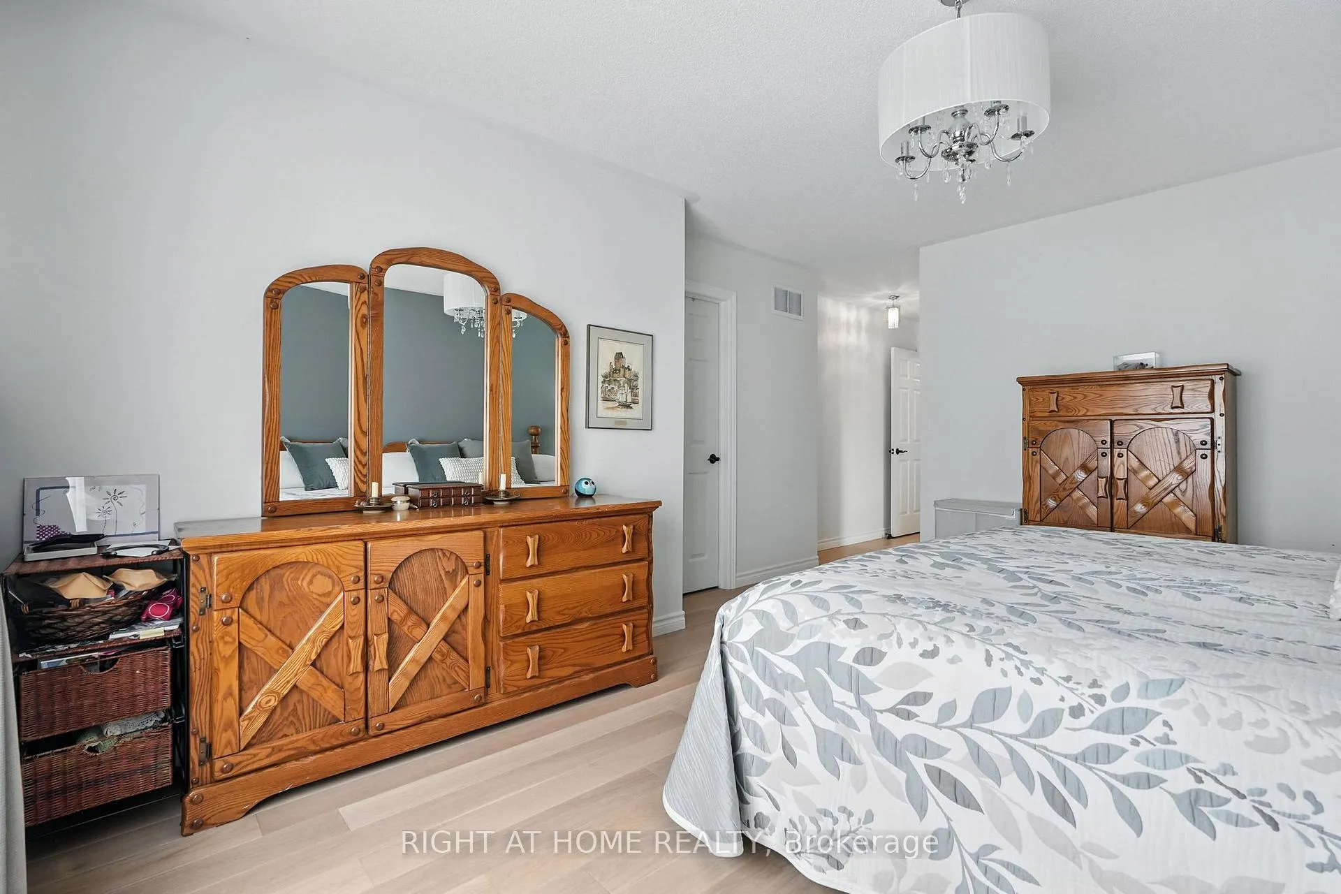 Photo 36 of 16 O'neill Circle, Springwater, Phelpston — HOMEH
