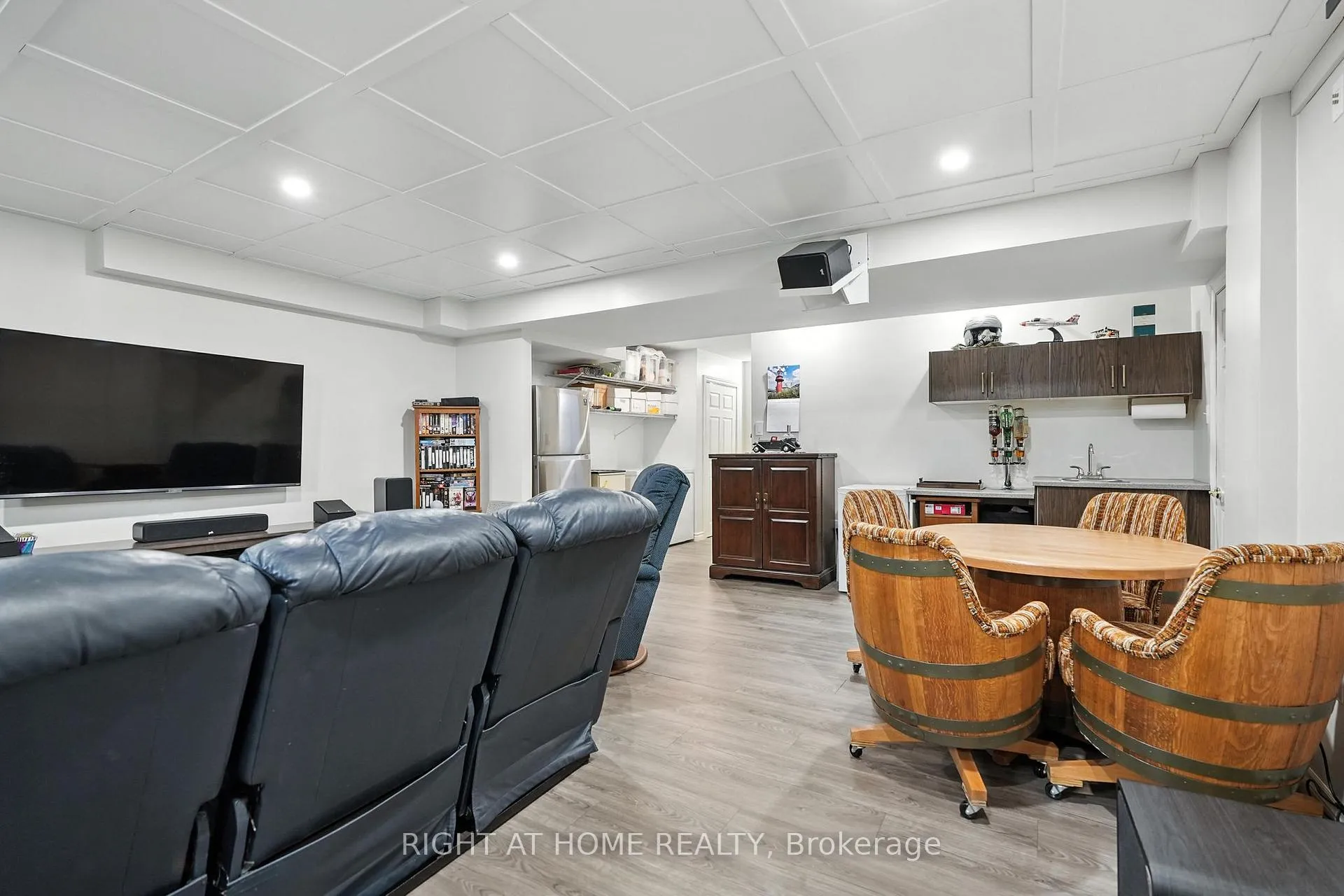 Photo 40 of 16 O'neill Circle, Springwater, Phelpston — HOMEH